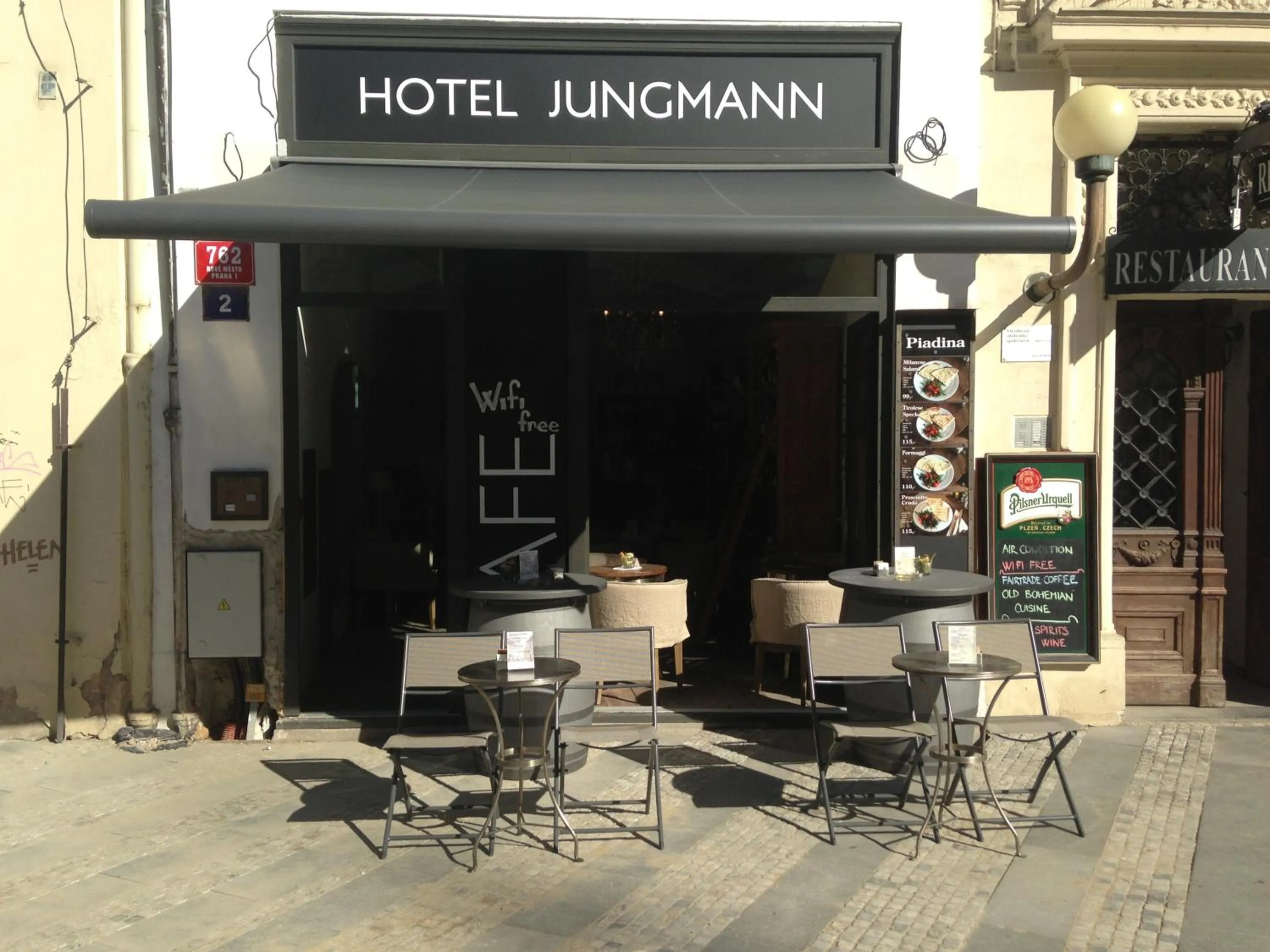 Facade/entrance in Jungmann Hotel