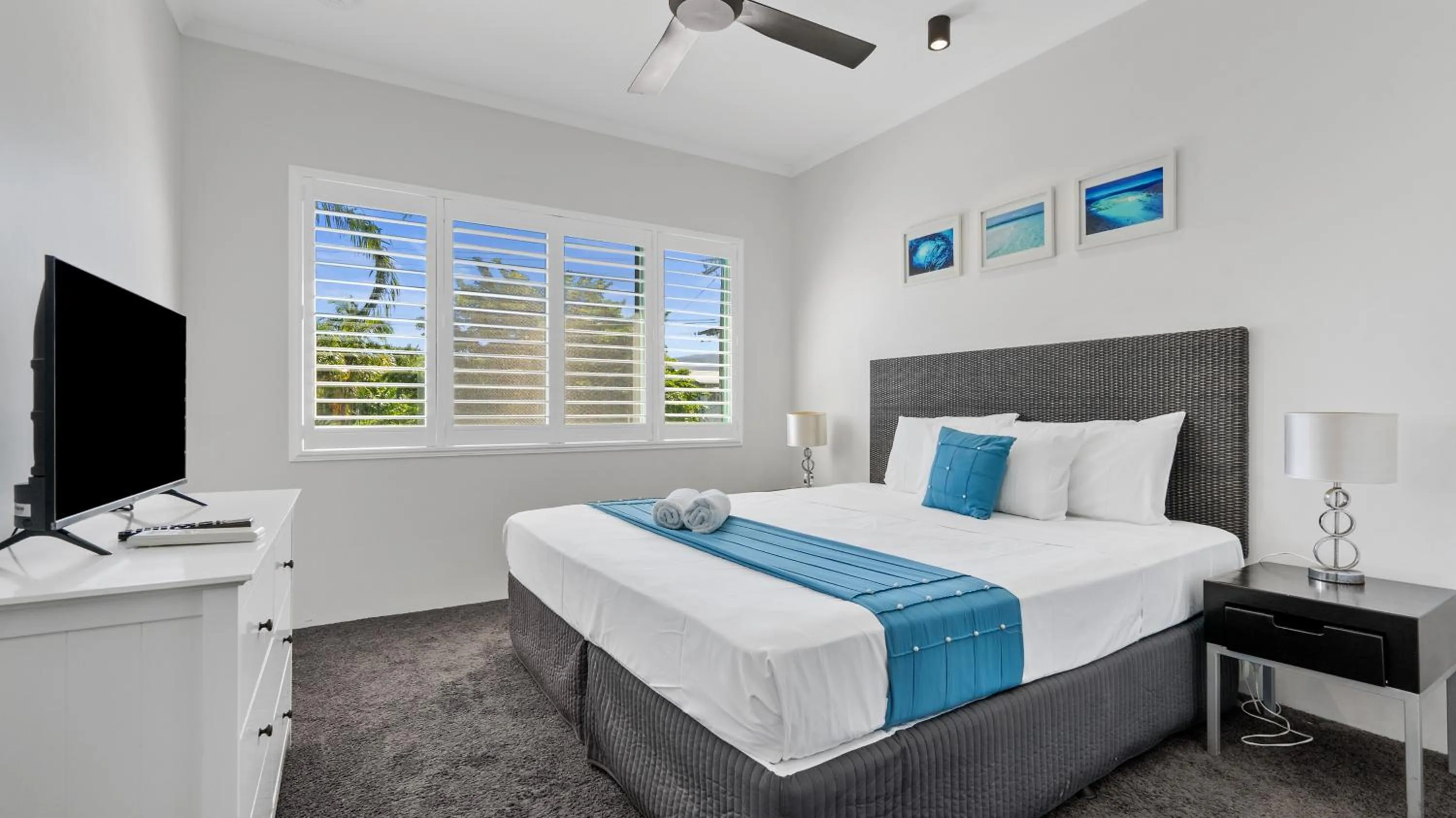 Bed in Coral Sands Beachfront Resort