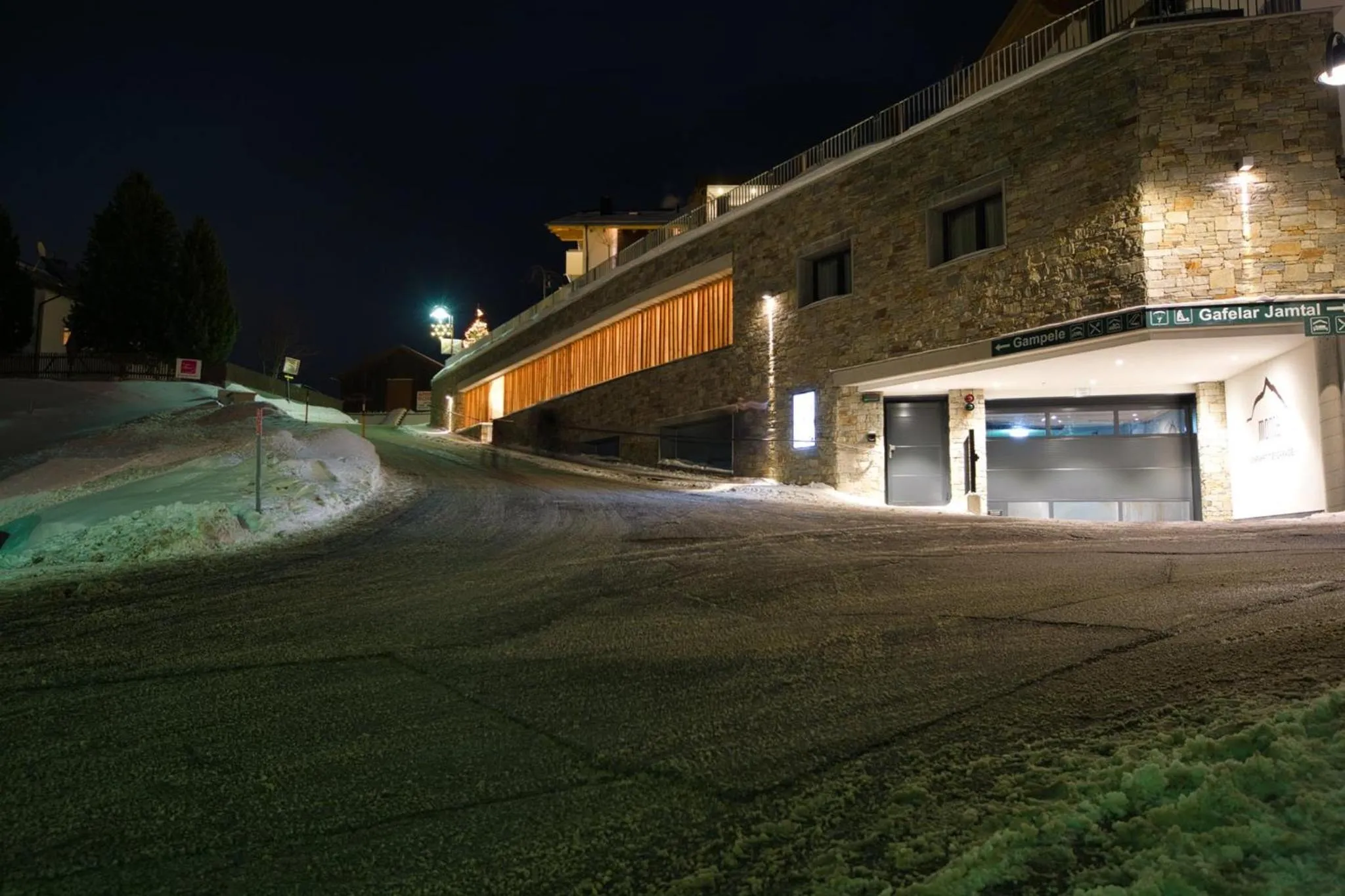 Property building in Alpinhotel Monte Superior - Silvretta Card Premium Betrieb