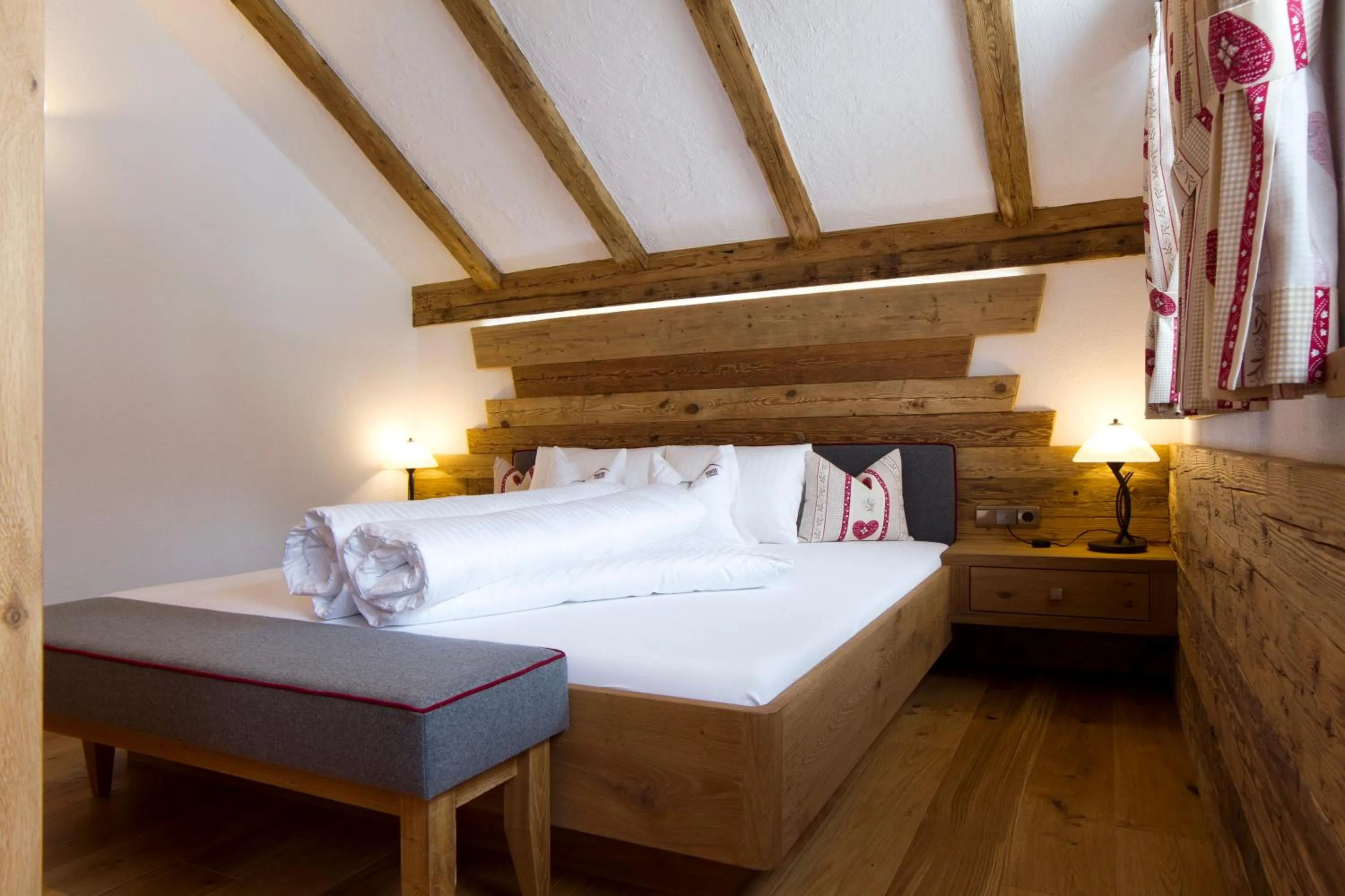 Bedroom, Bed in Alpinhotel Monte Superior - Silvretta Card Premium Betrieb