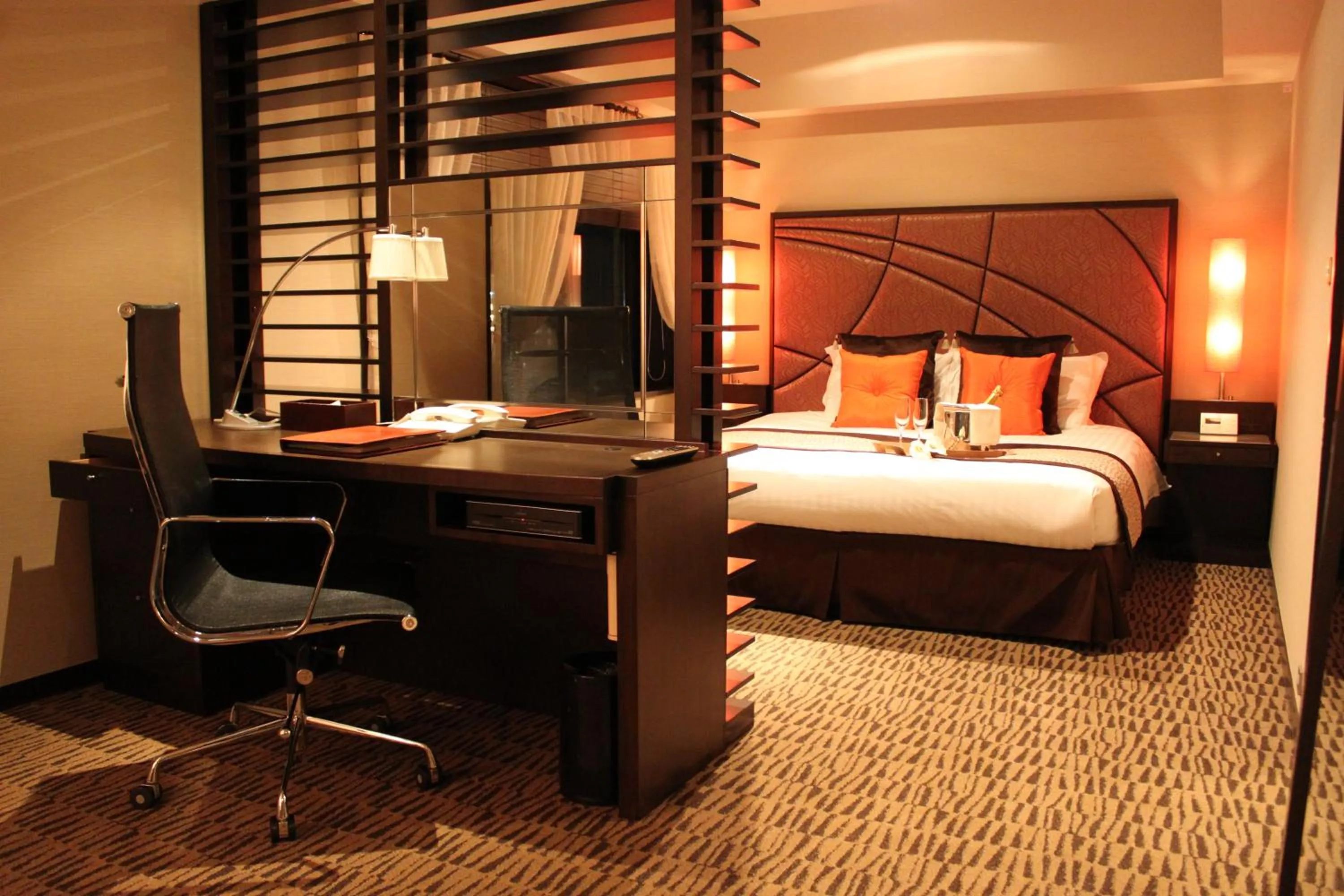 Seating area, Bed in Hotel Terrace the Garden Mito