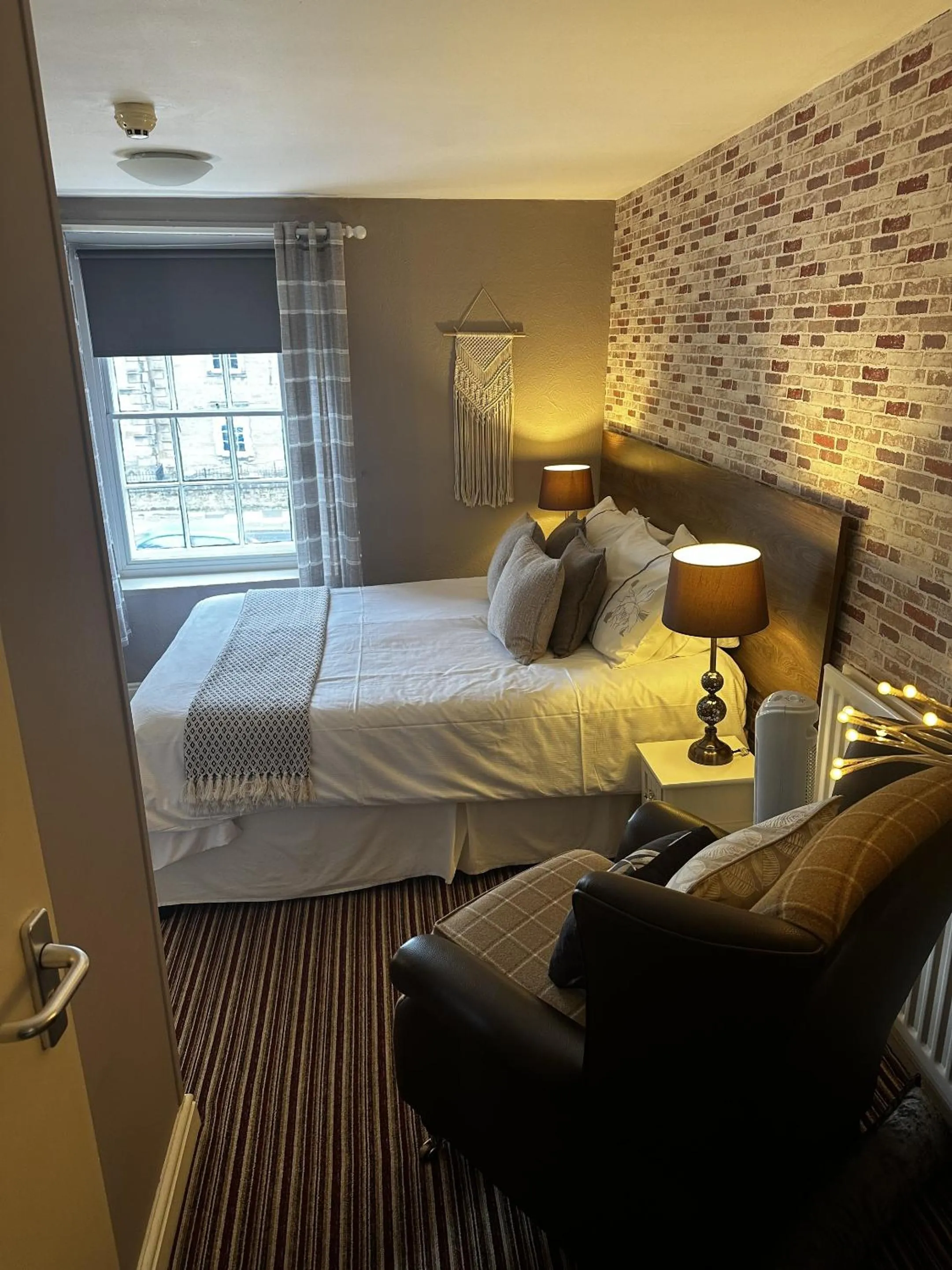 Bedroom in The Cricketers Arms