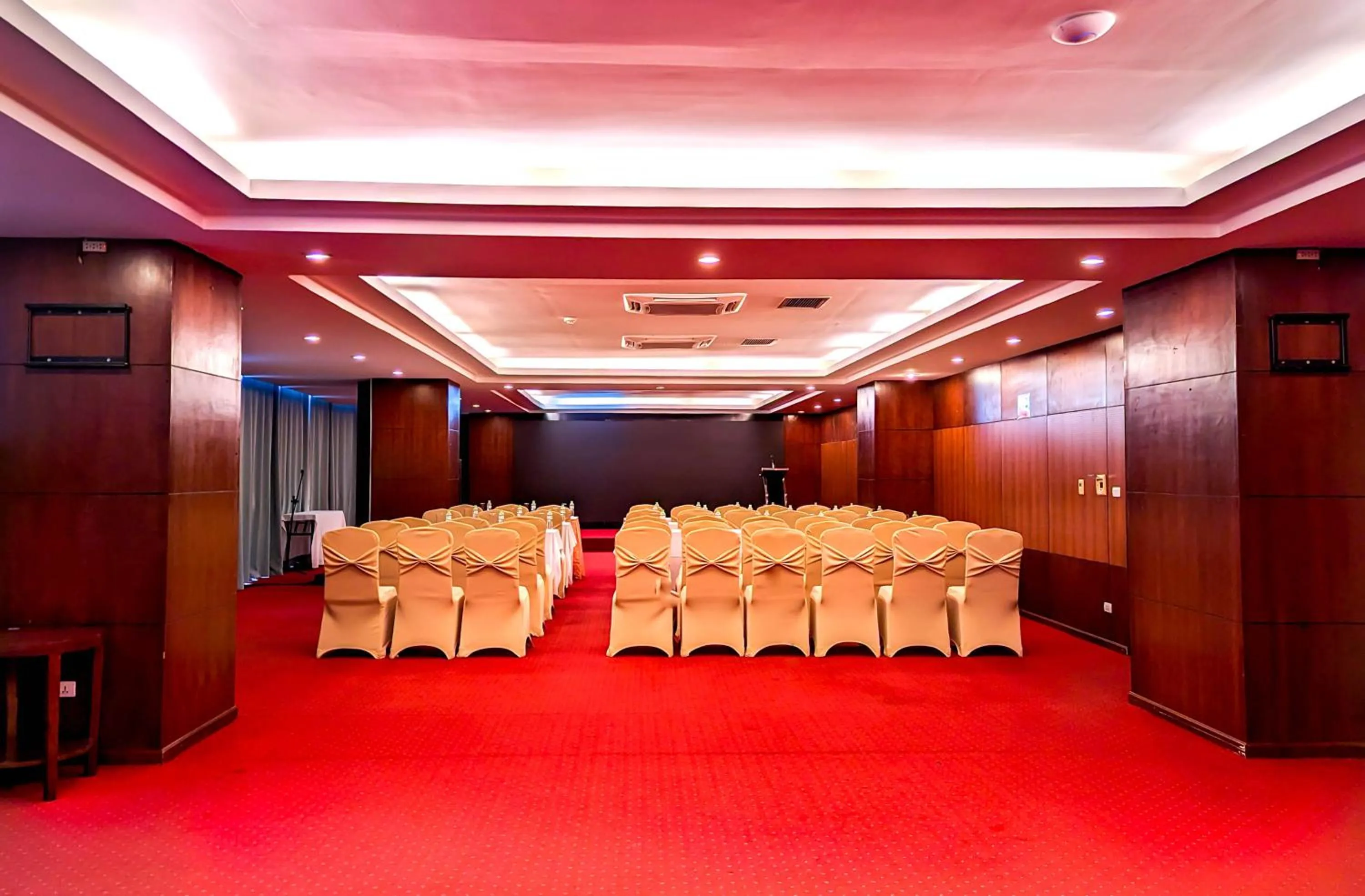 Meeting/conference room in Muong Thanh Grand Xa La Hotel