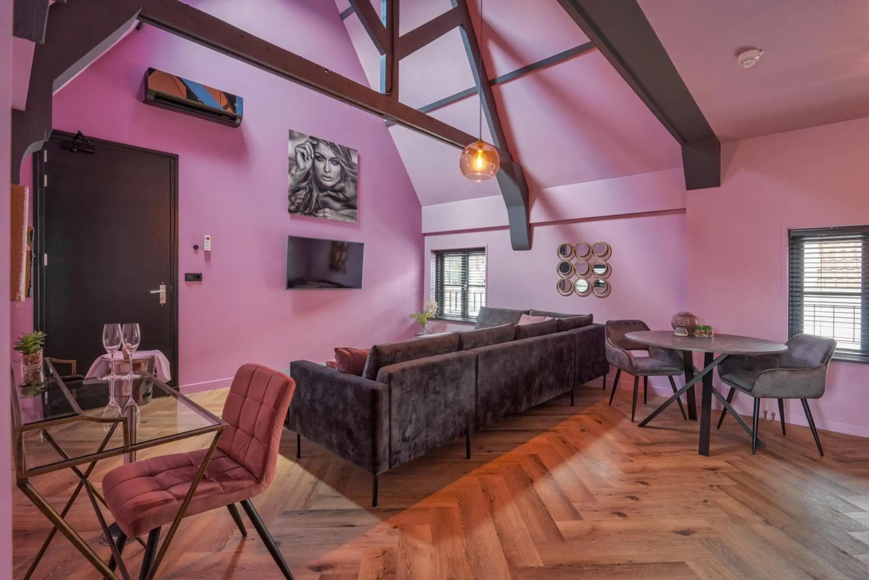 The Violet Apartment with terrace in The Roosevelt Apartments The Violet Apartment with terrace in The Roosevelt Apartments