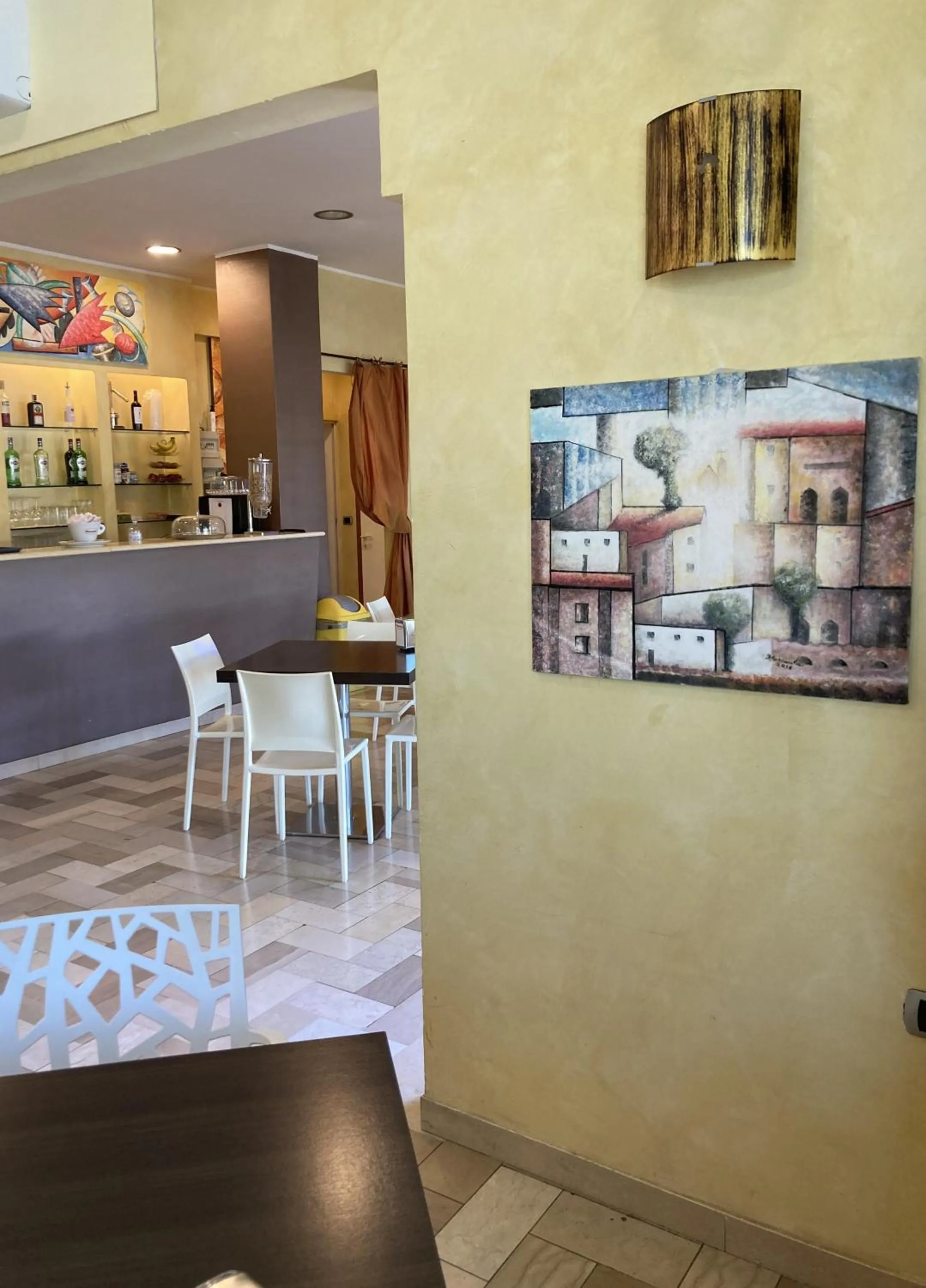 Restaurant/places to eat in Hotel Promenade