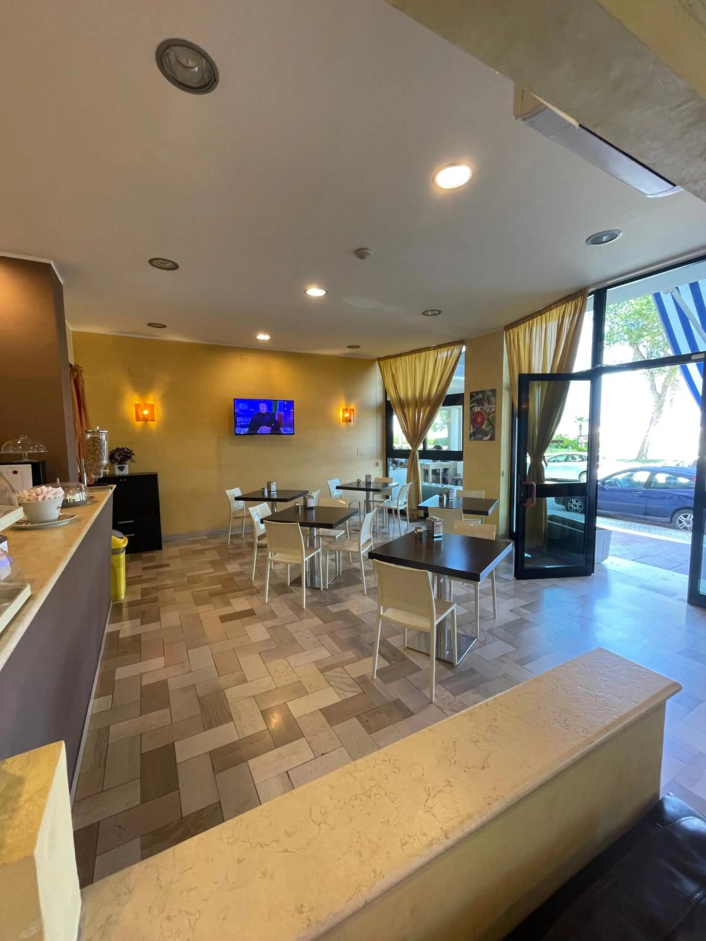 Communal lounge/ TV room in Hotel Promenade