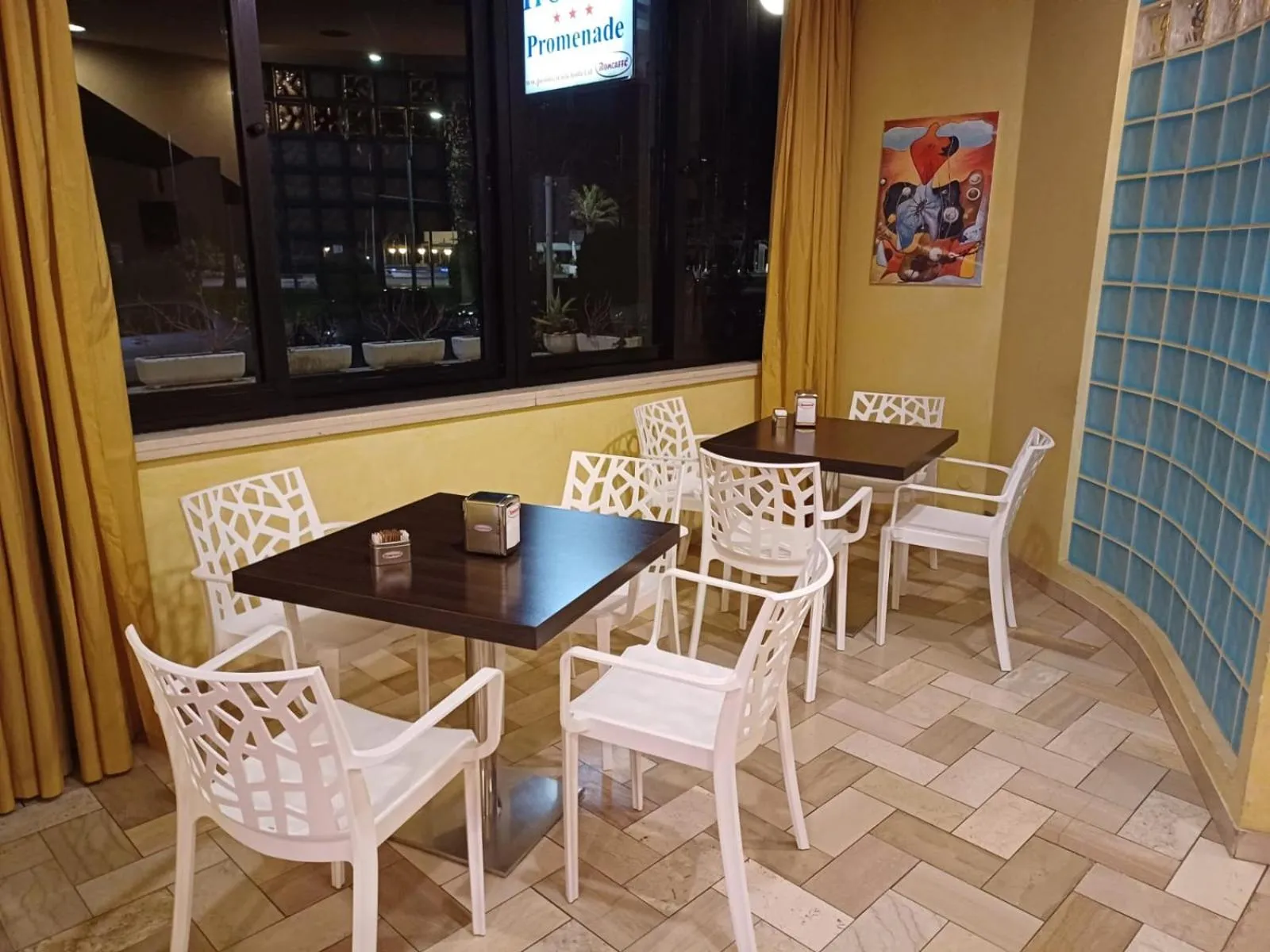 Communal lounge/ TV room in Hotel Promenade