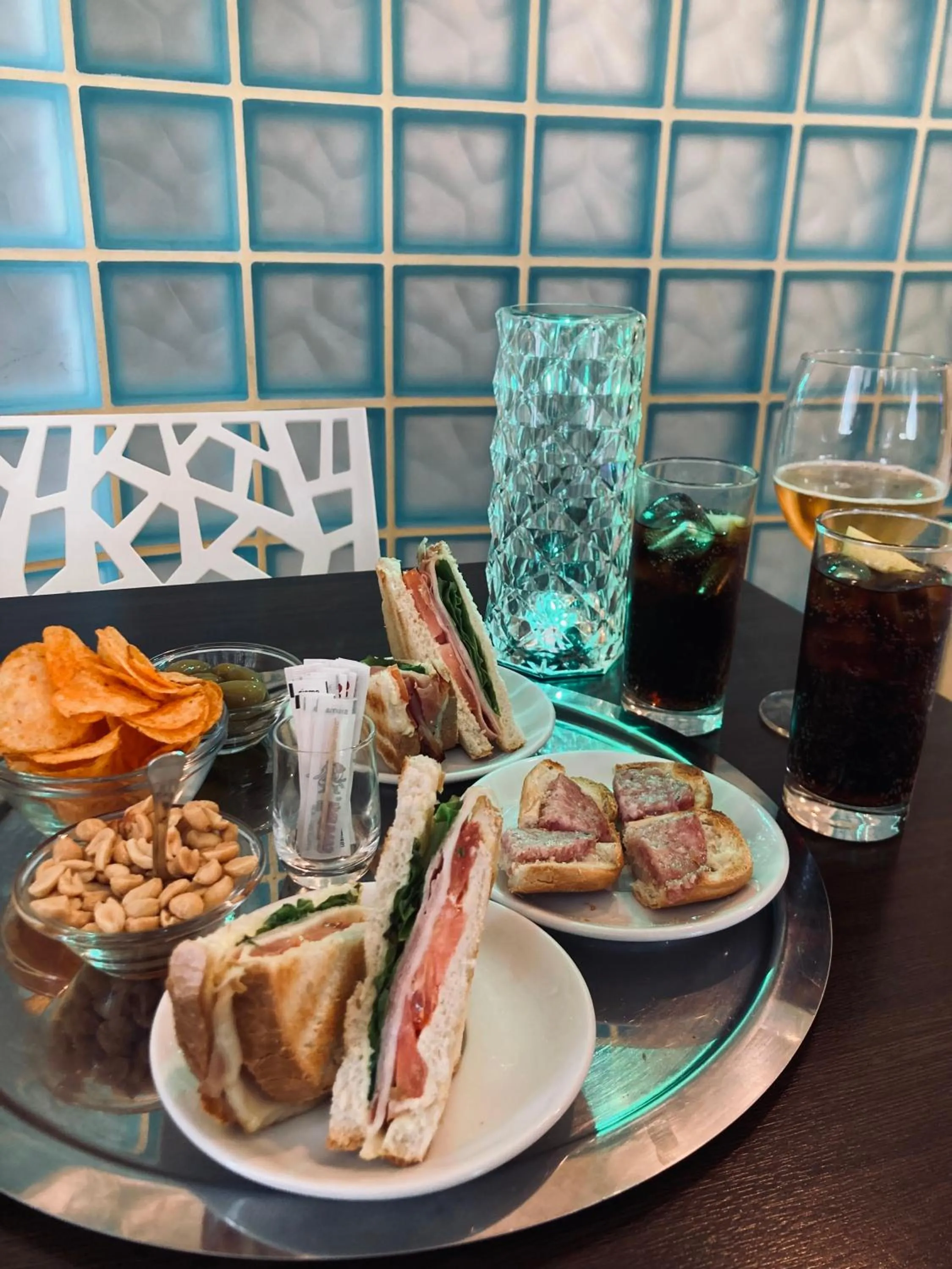 Restaurant/places to eat in Hotel Promenade