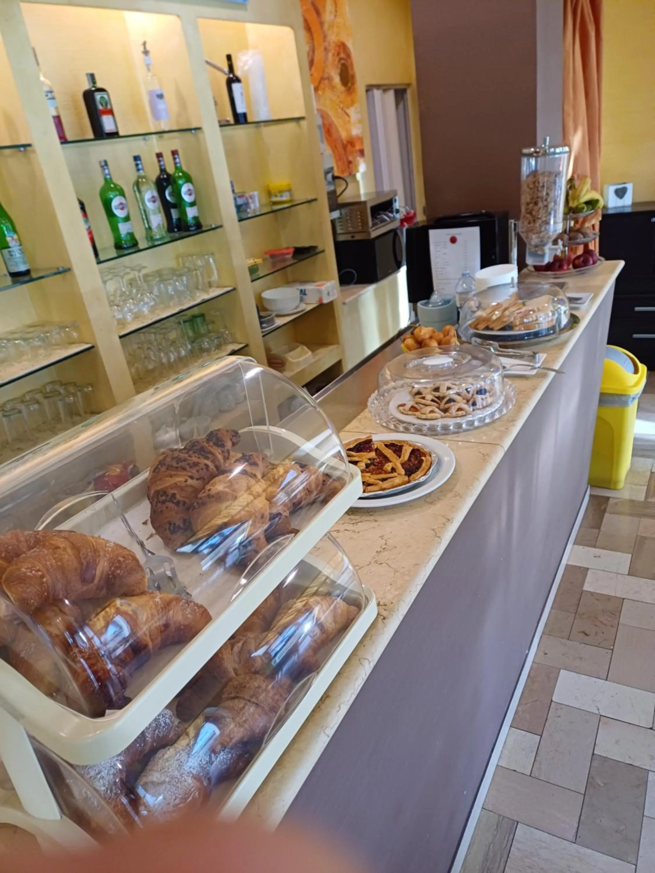 Restaurant/places to eat in Hotel Promenade