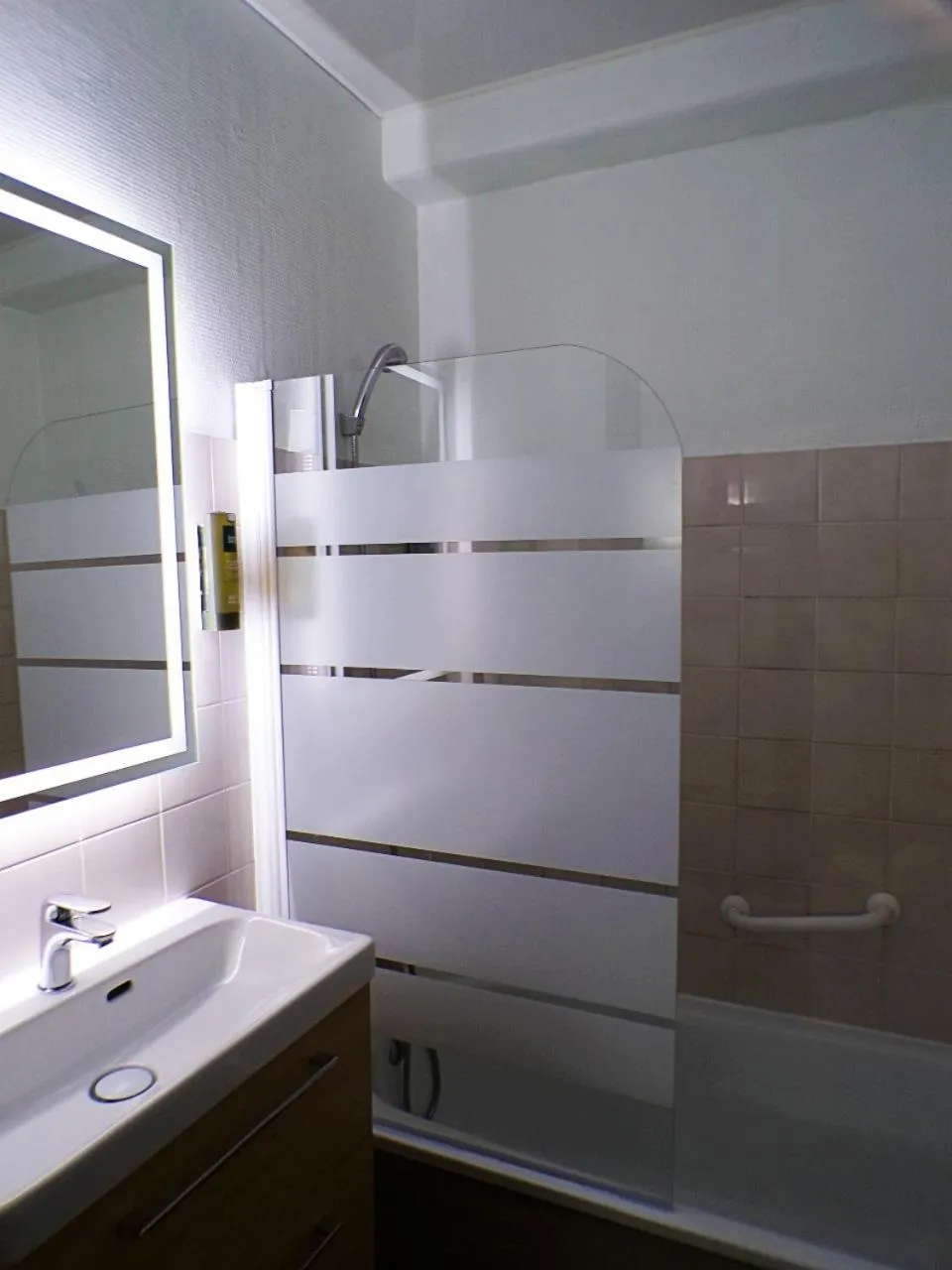 Bathroom in Hôtel Le Martagon