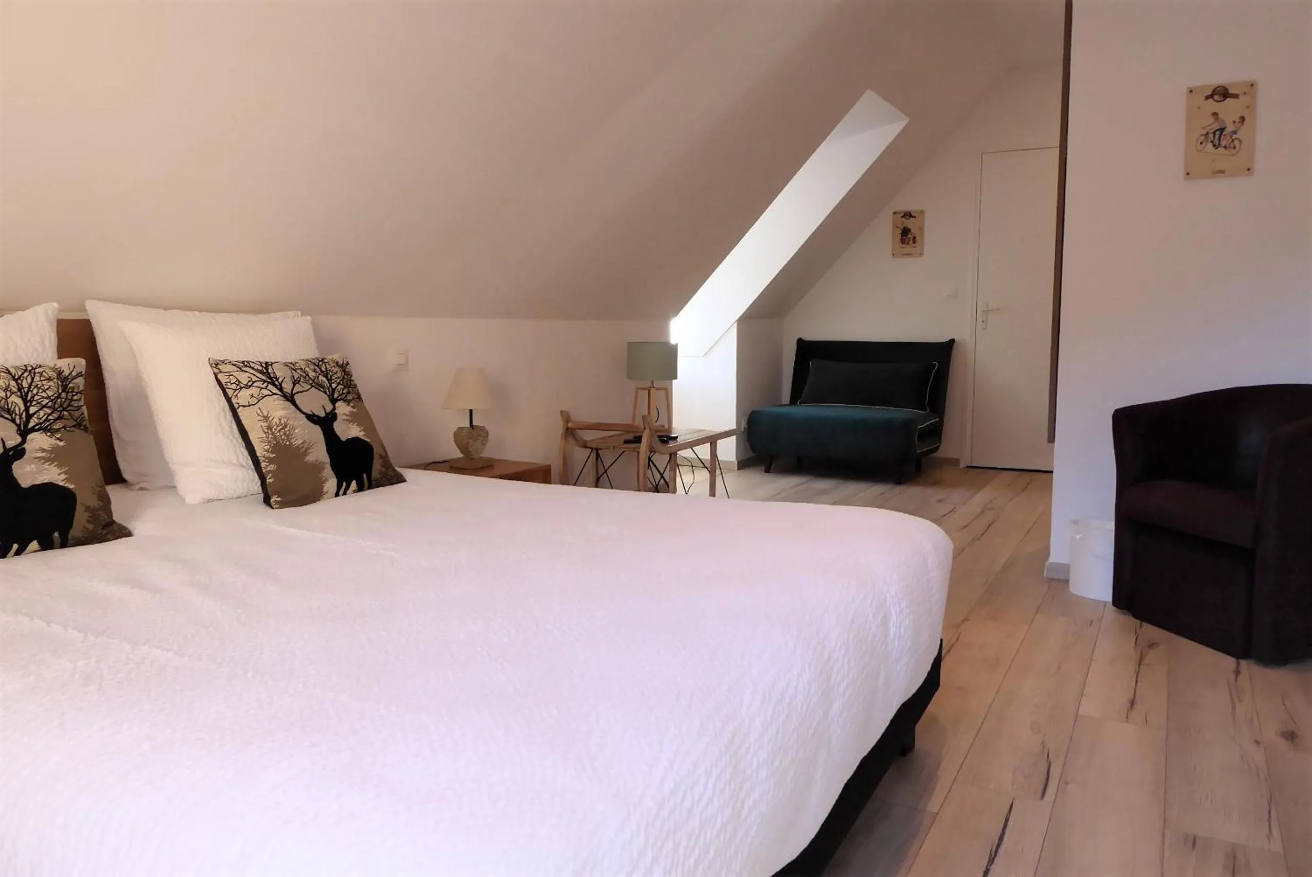 Photo of the whole room, Bed in Hôtel Le Martagon