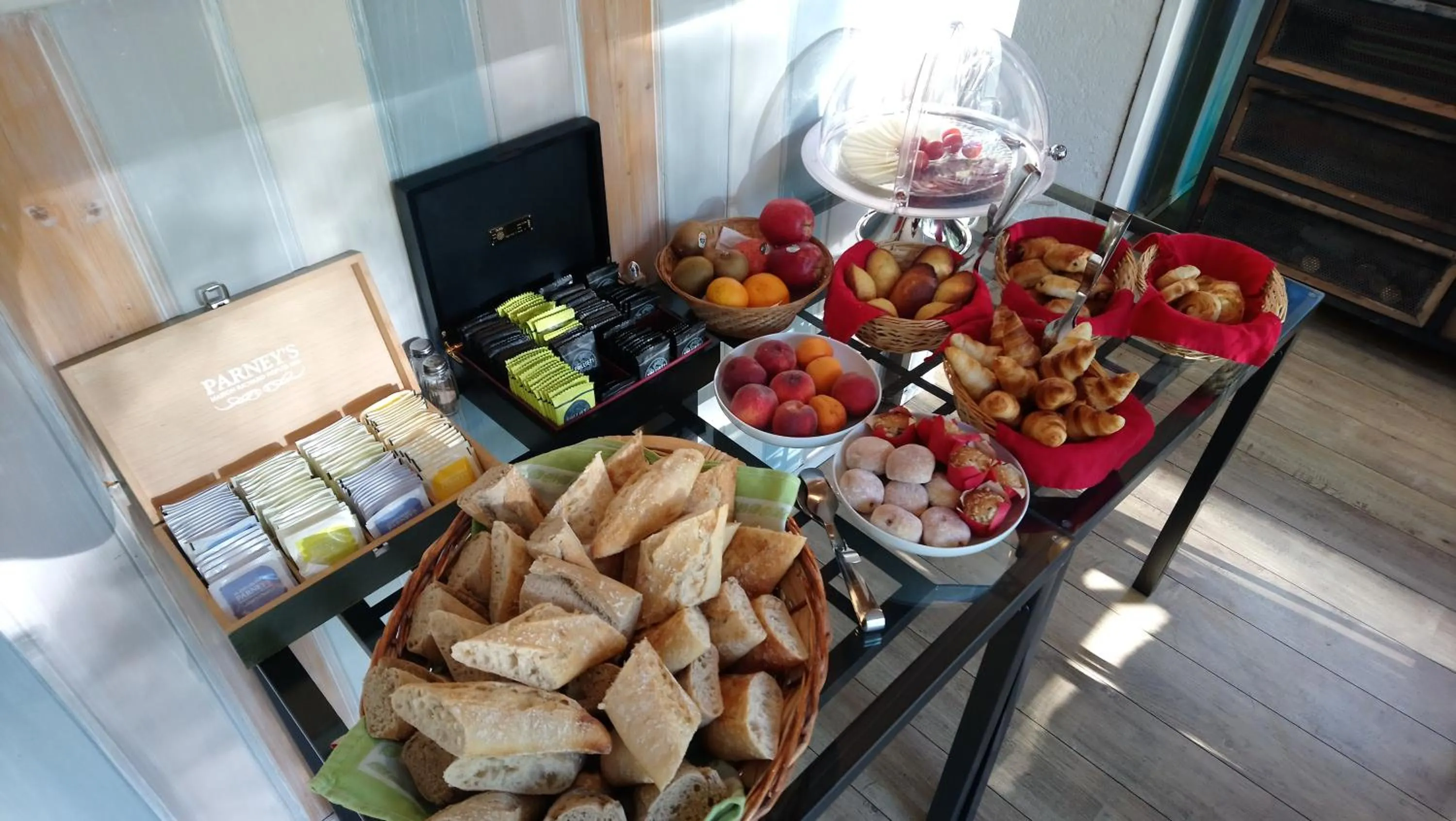 Food and drinks in Hôtel Le Martagon