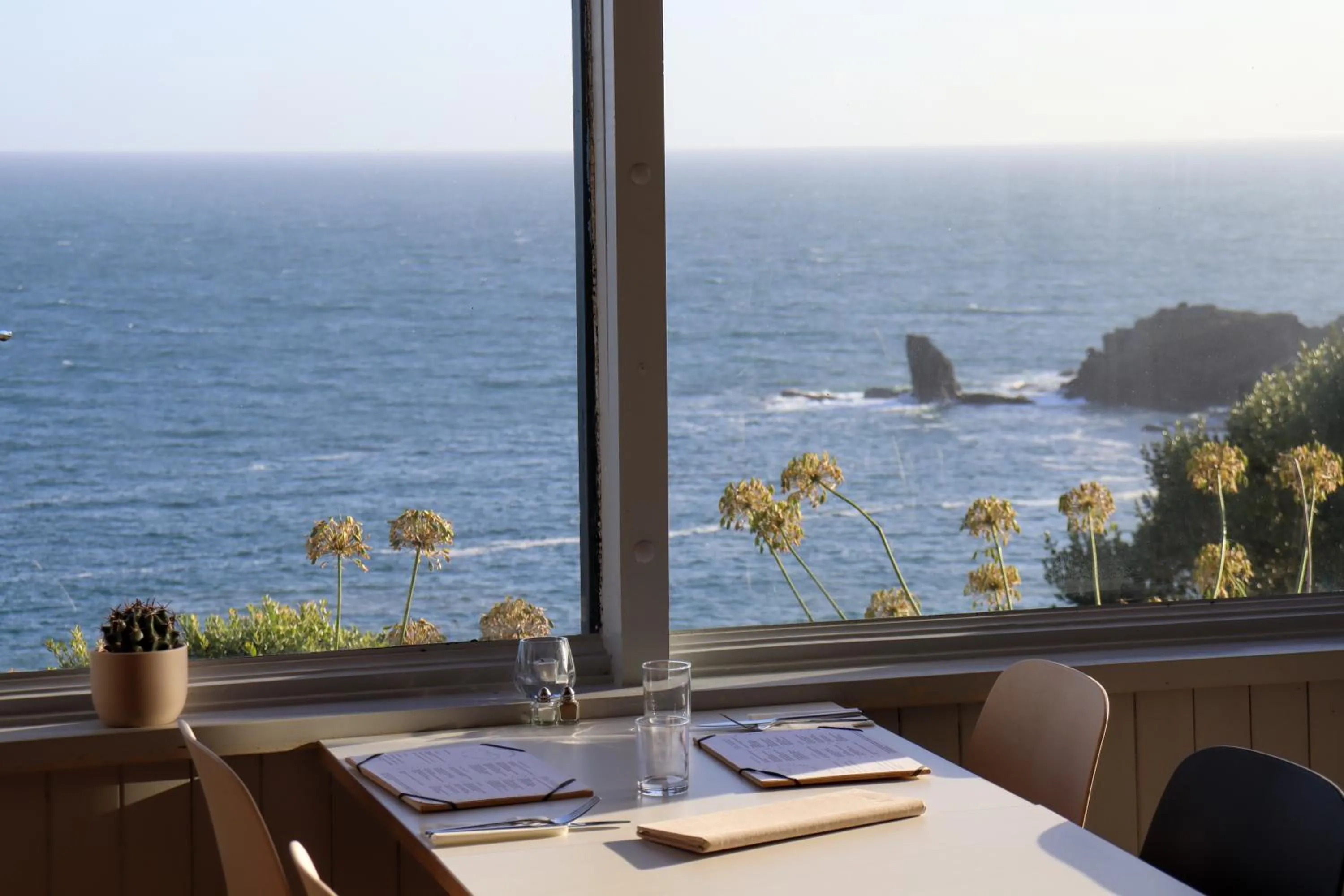 Restaurant/places to eat in Housel Bay Hotel