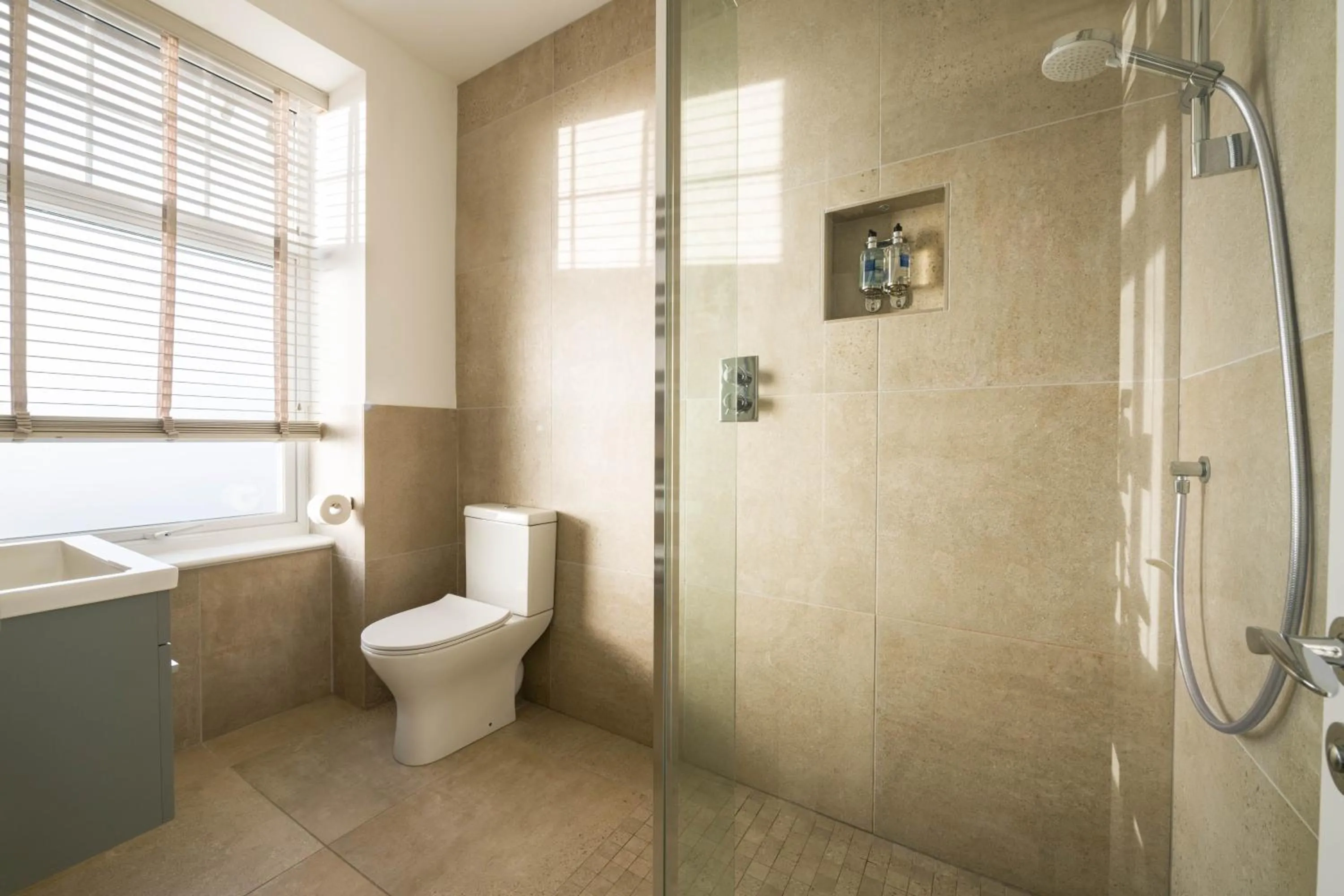 Bathroom in Housel Bay Hotel