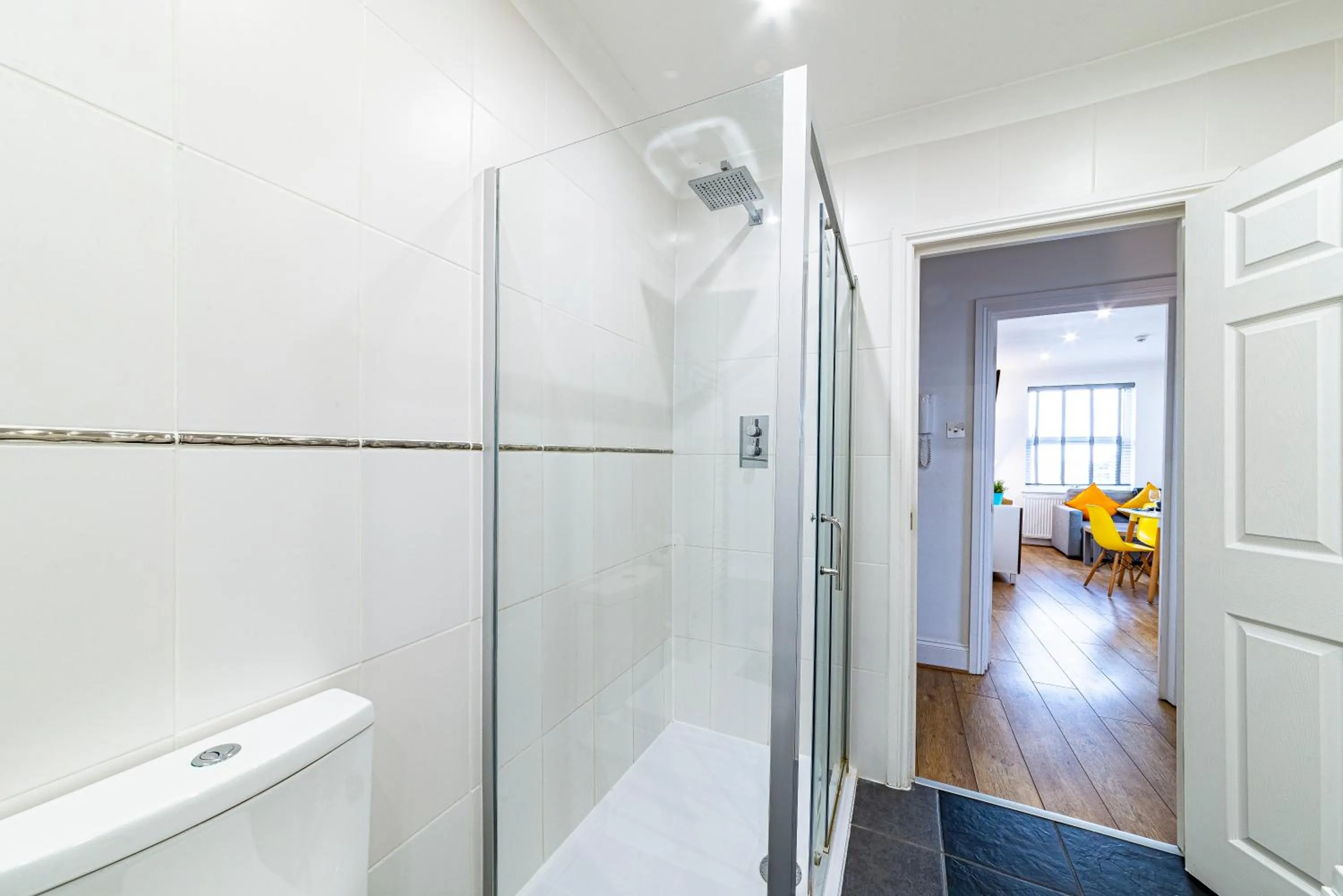 Shower in Greyfriars