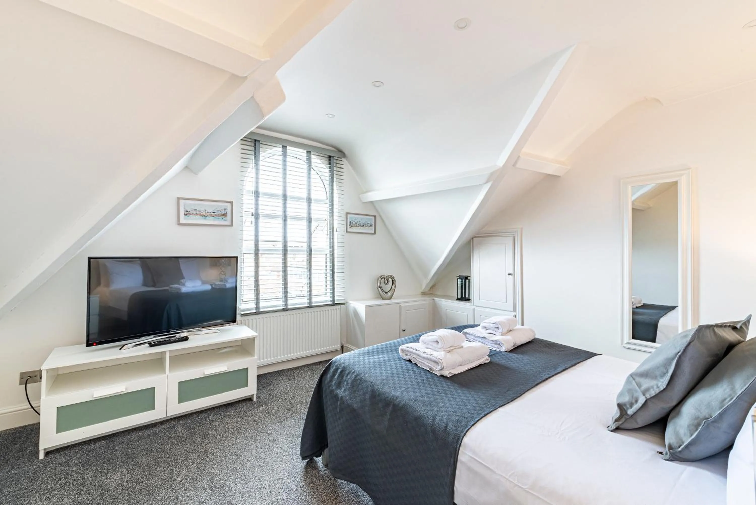 Communal lounge/ TV room, Bed in Greyfriars