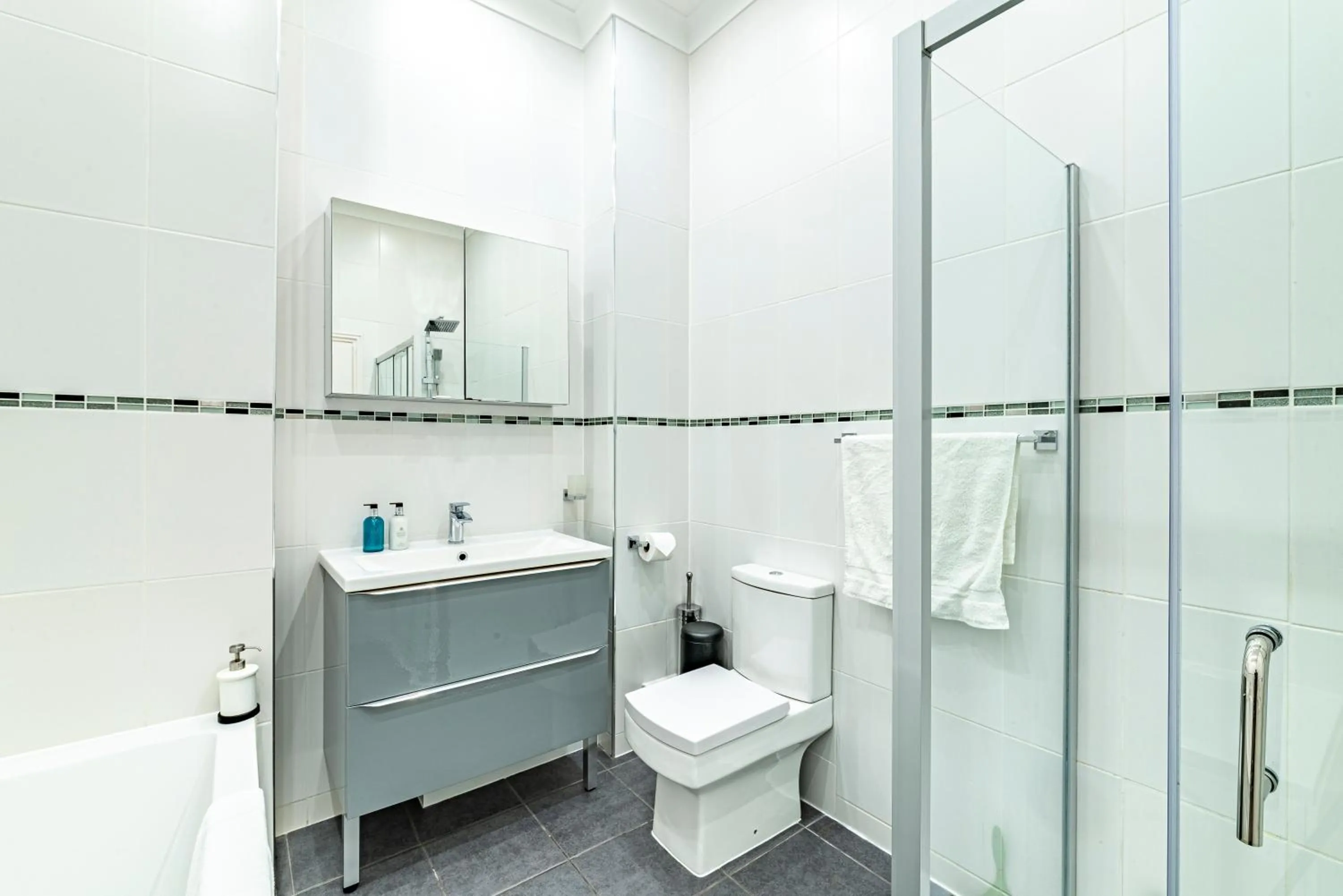 Shower in Greyfriars