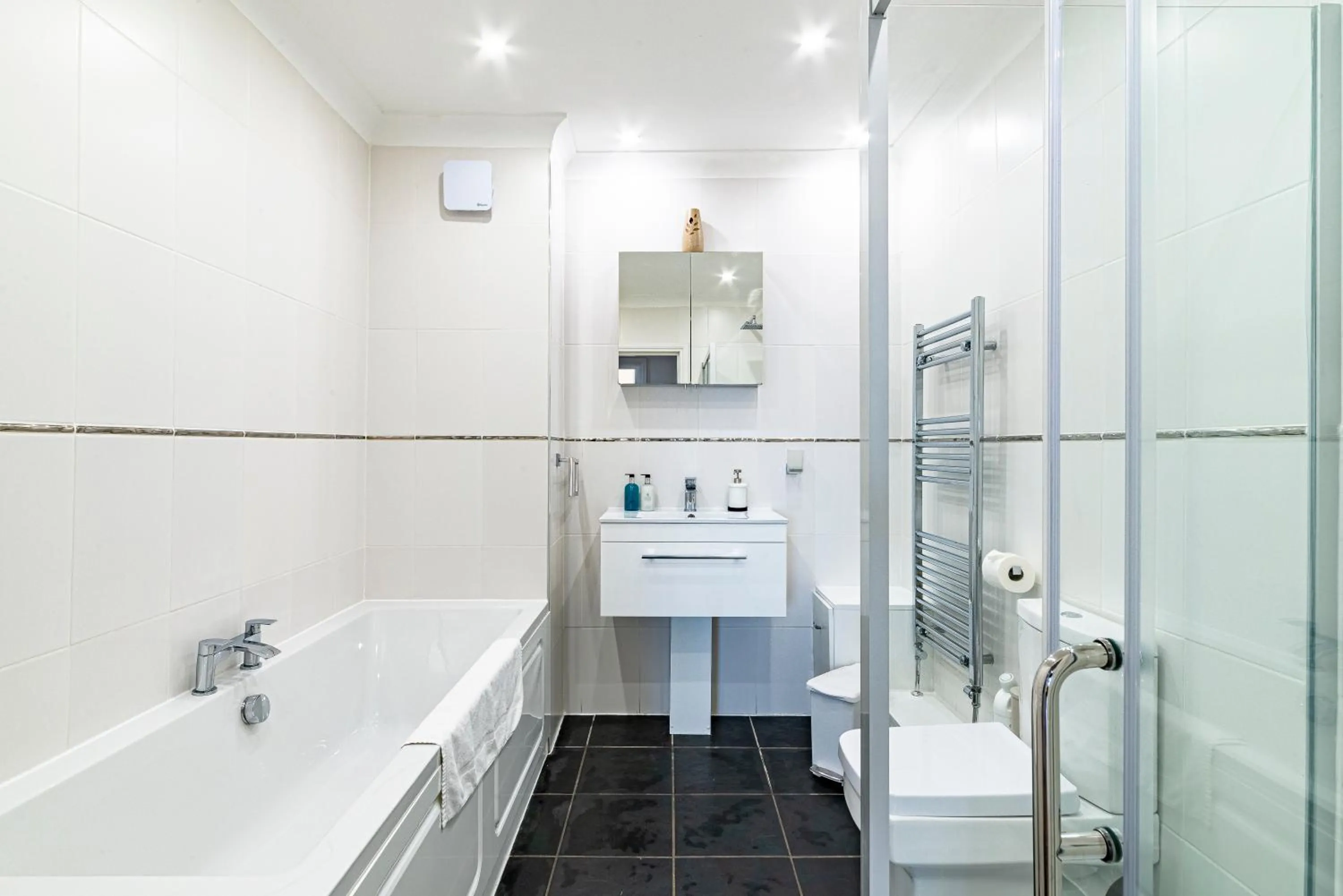 Shower in Greyfriars