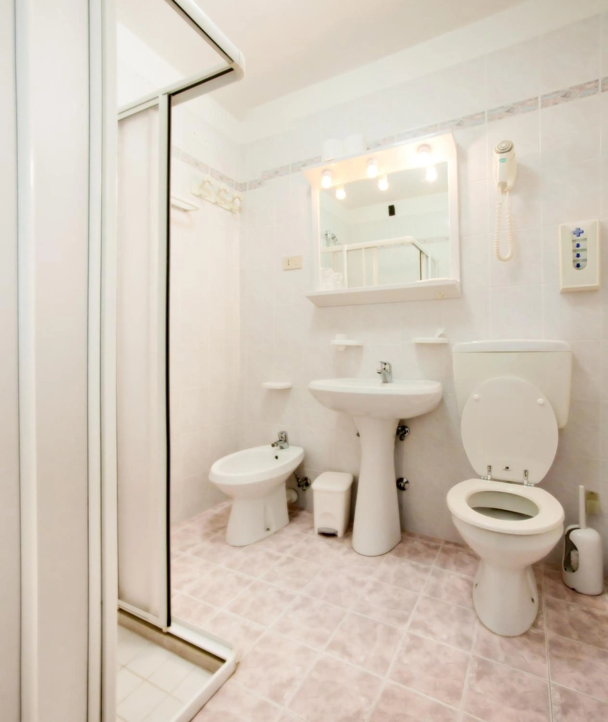 Shower in Hotel Sanremo