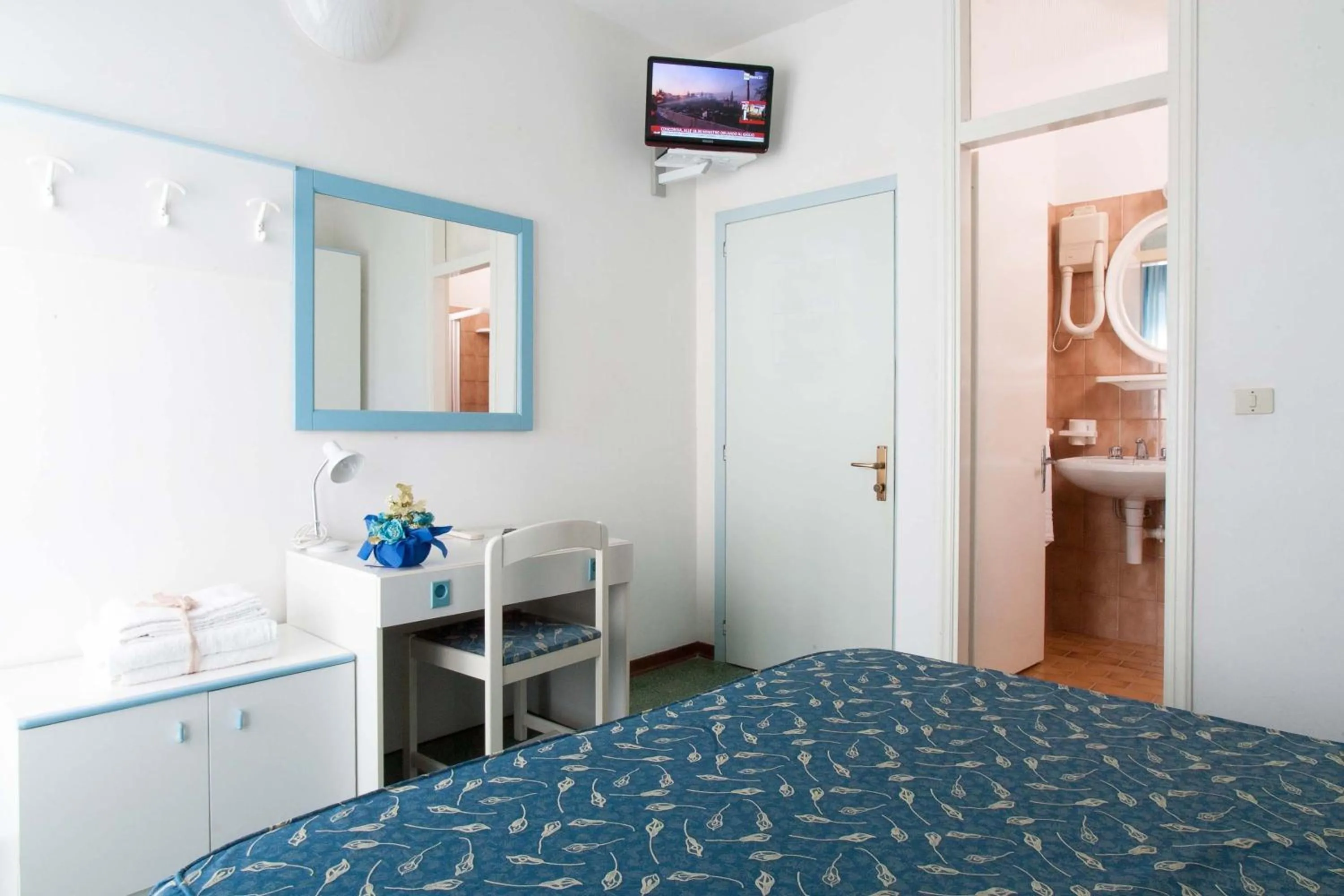 Photo of the whole room, Bed in Hotel Sanremo