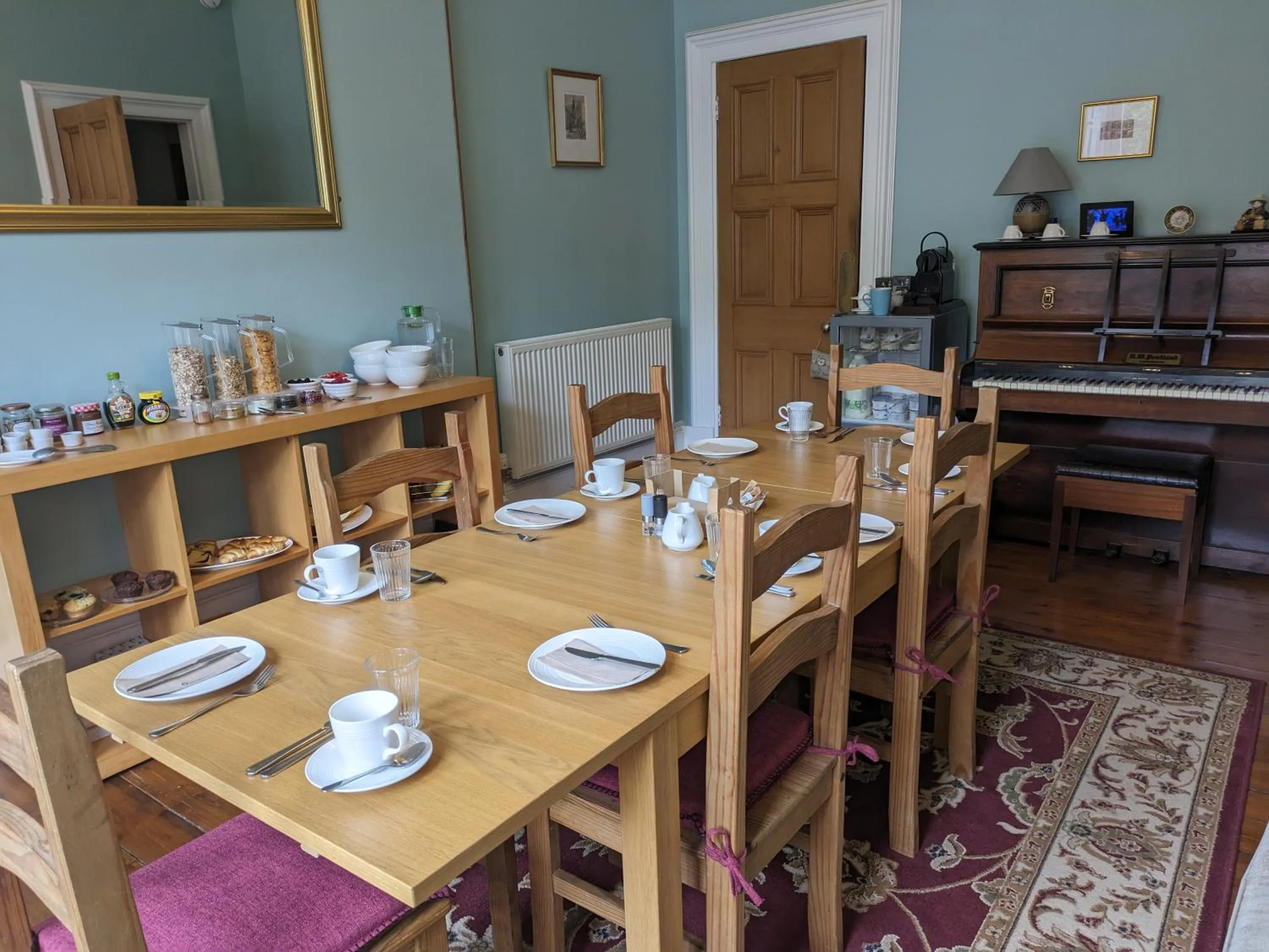 Breakfast in McCrae's Bed and Breakfast