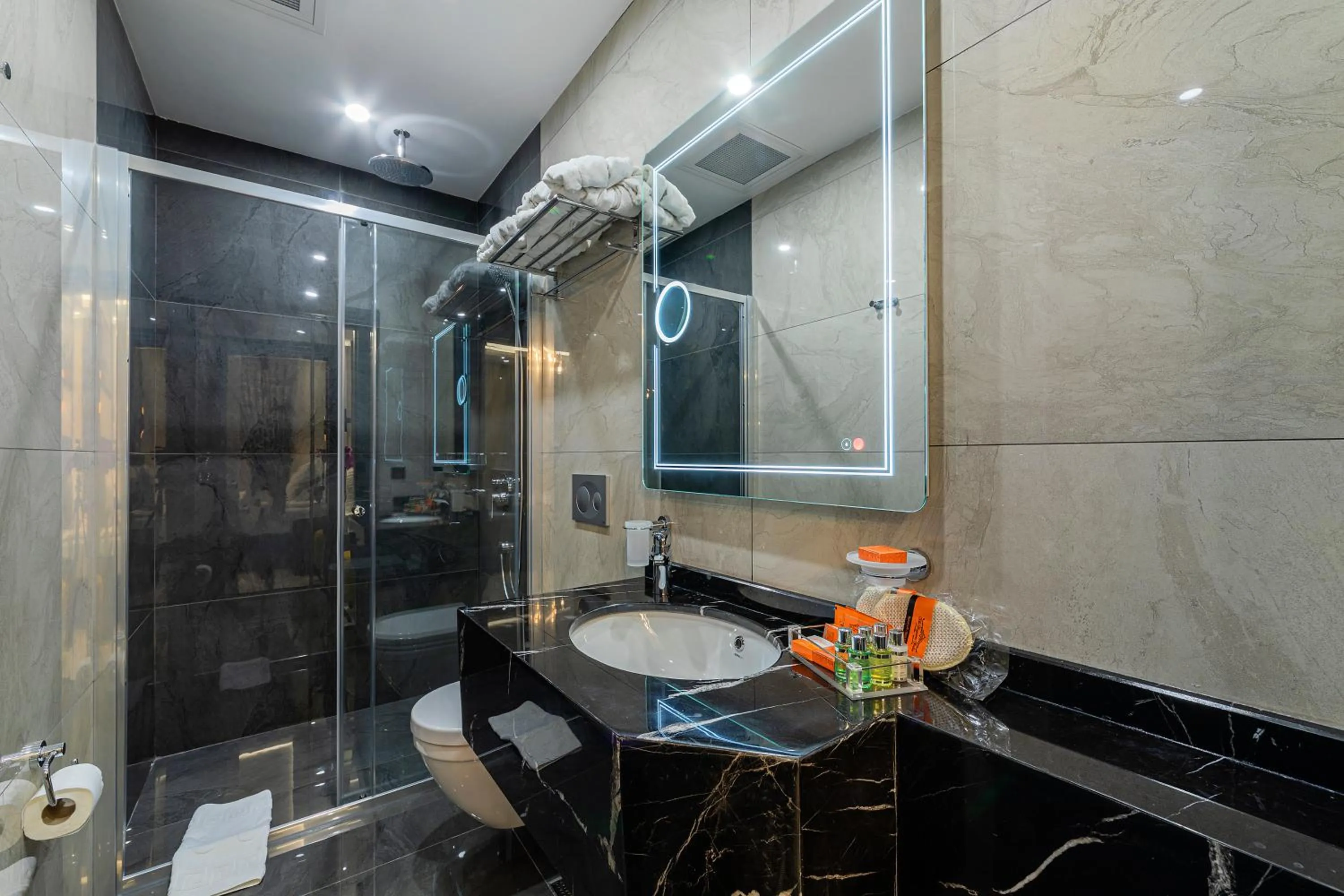 Bathroom in The Magnaura Palace Hotel