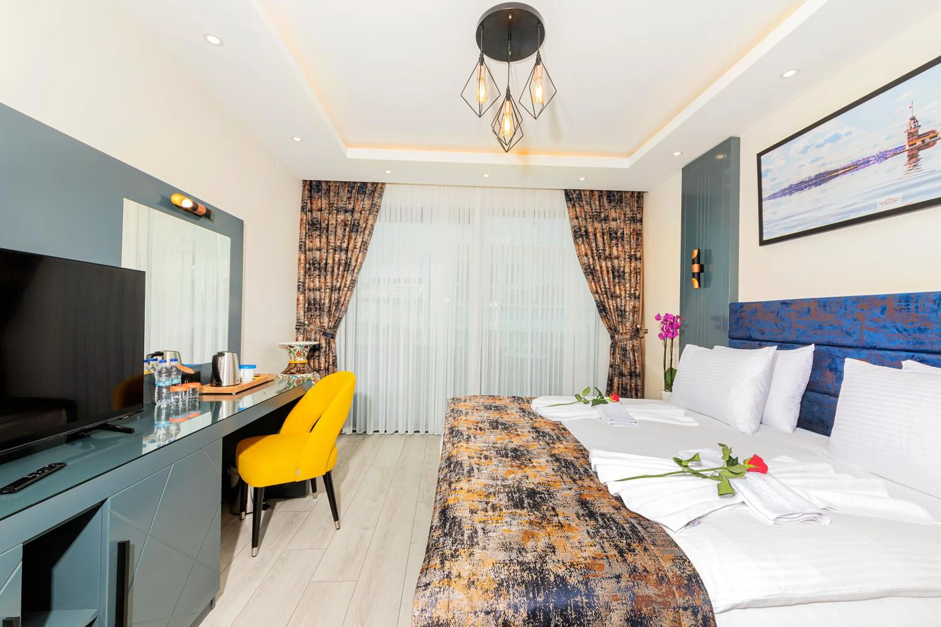 Photo of the whole room, Bed in The Magnaura Palace Hotel