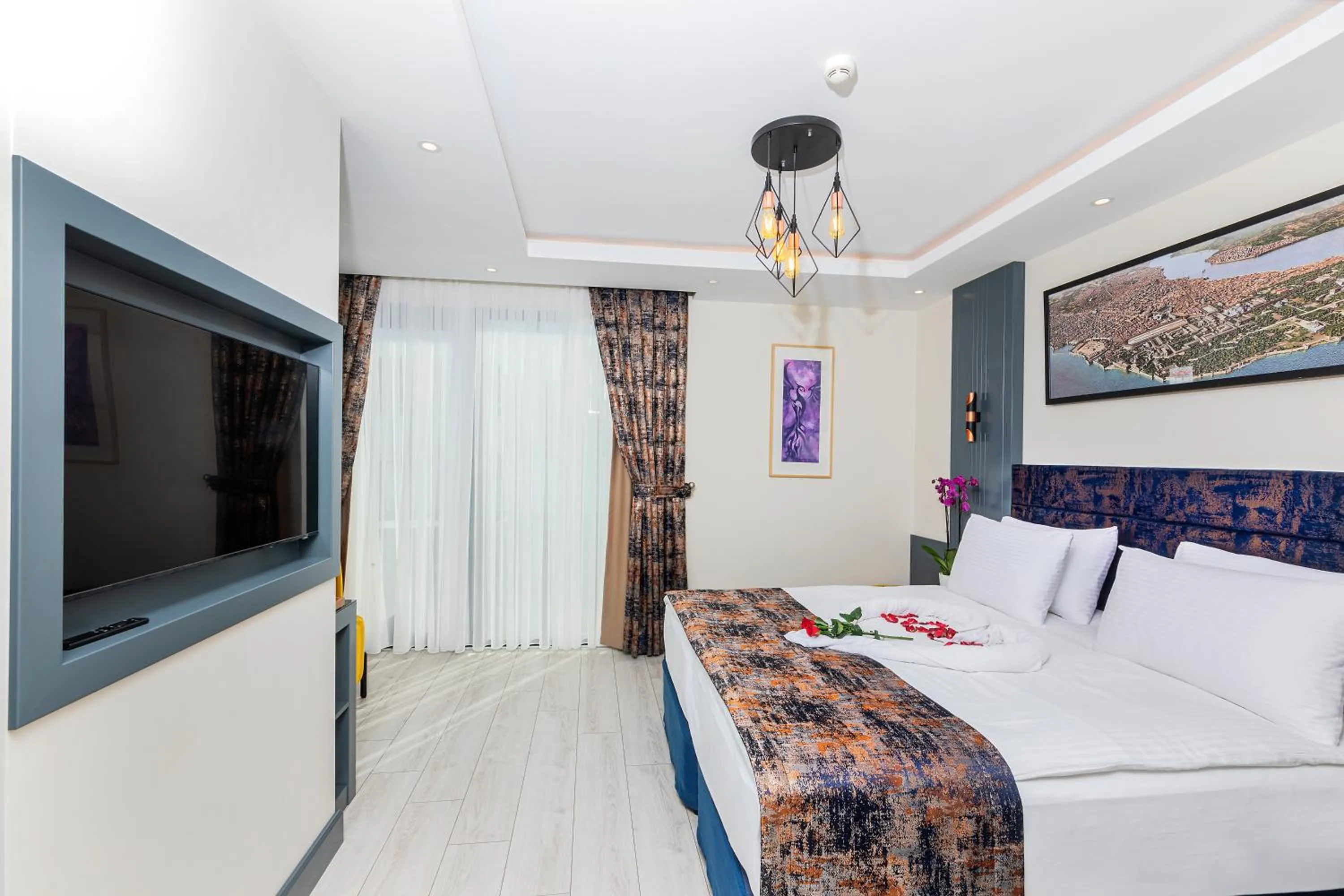 Photo of the whole room, Bed in The Magnaura Palace Hotel