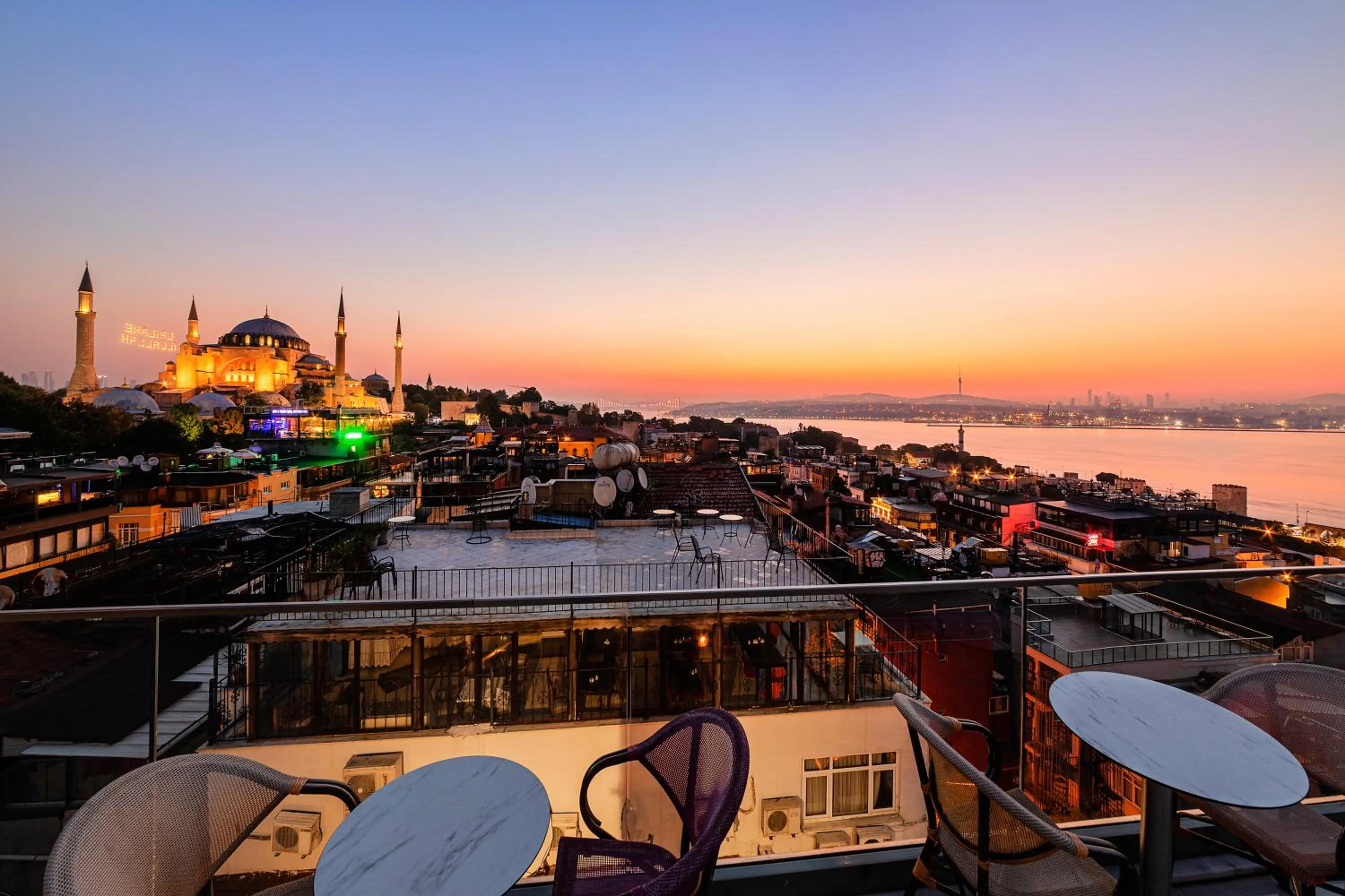 Balcony/Terrace in The Magnaura Palace Hotel