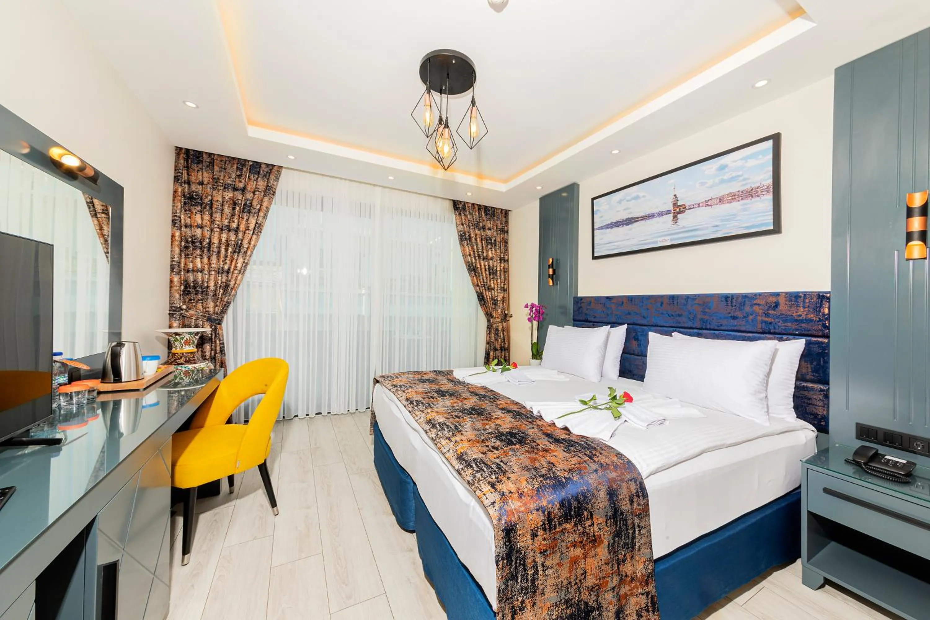 Photo of the whole room, Bed in The Magnaura Palace Hotel