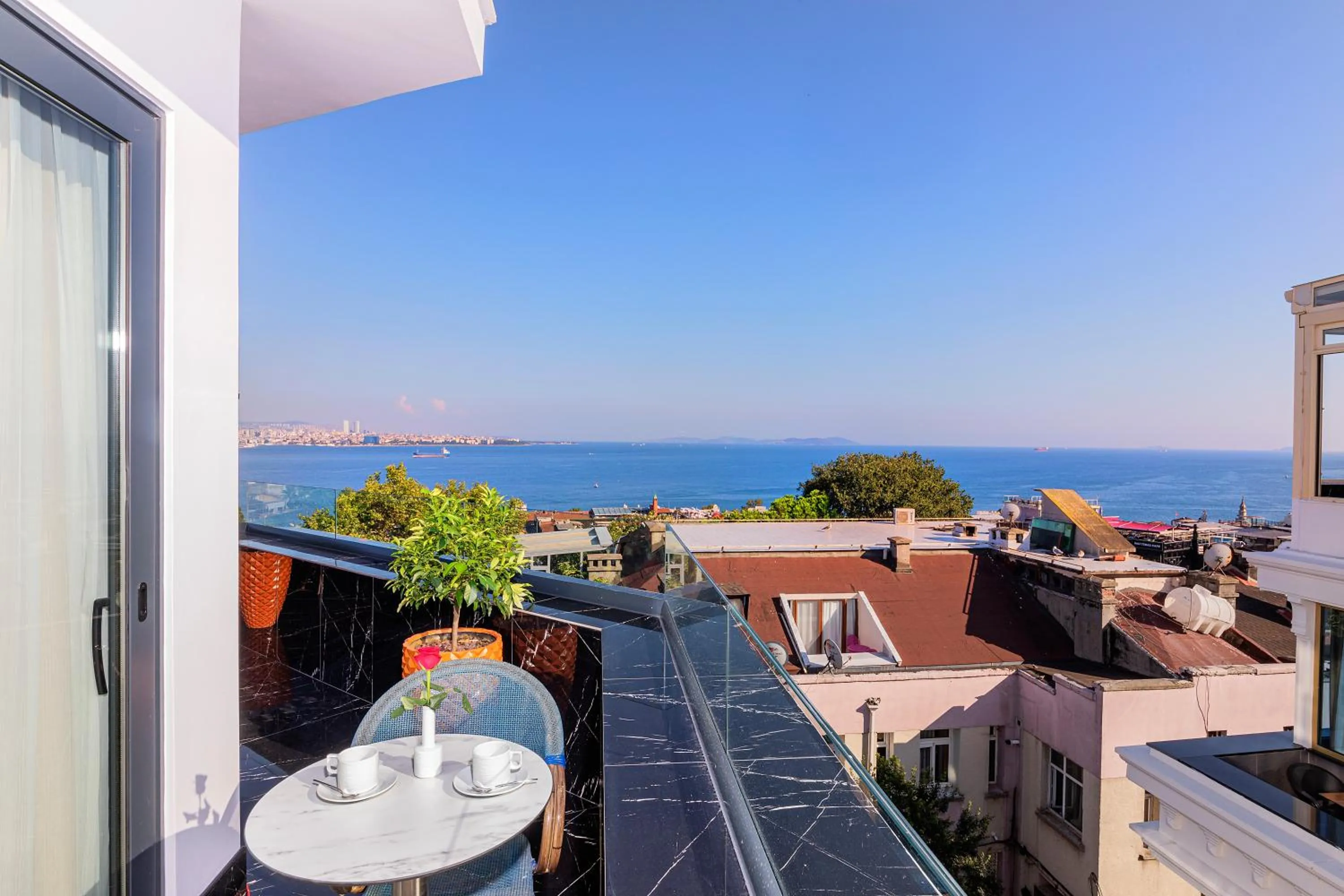 Balcony/Terrace in The Magnaura Palace Hotel