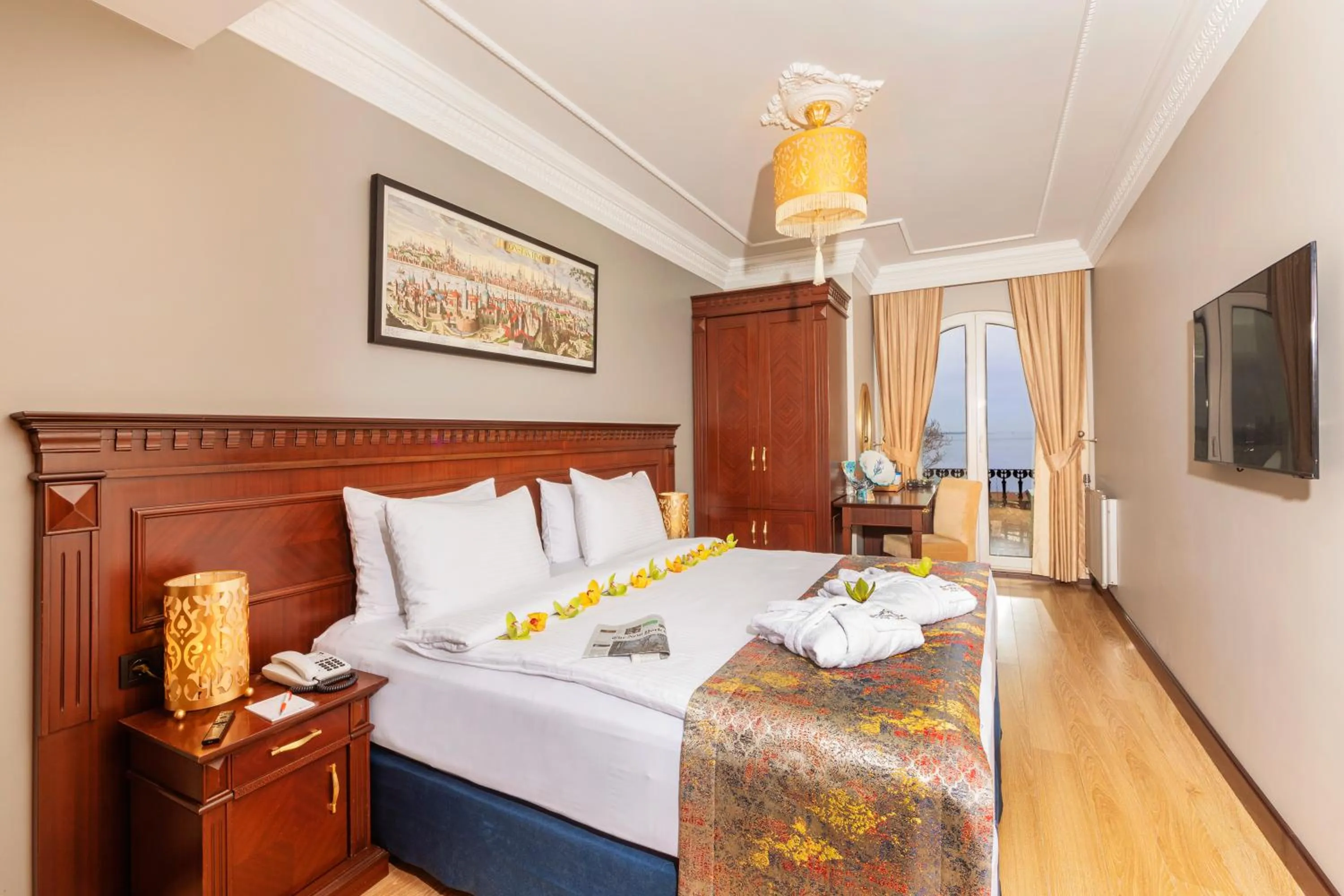 Communal lounge/ TV room, Bed in The Magnaura Palace Hotel