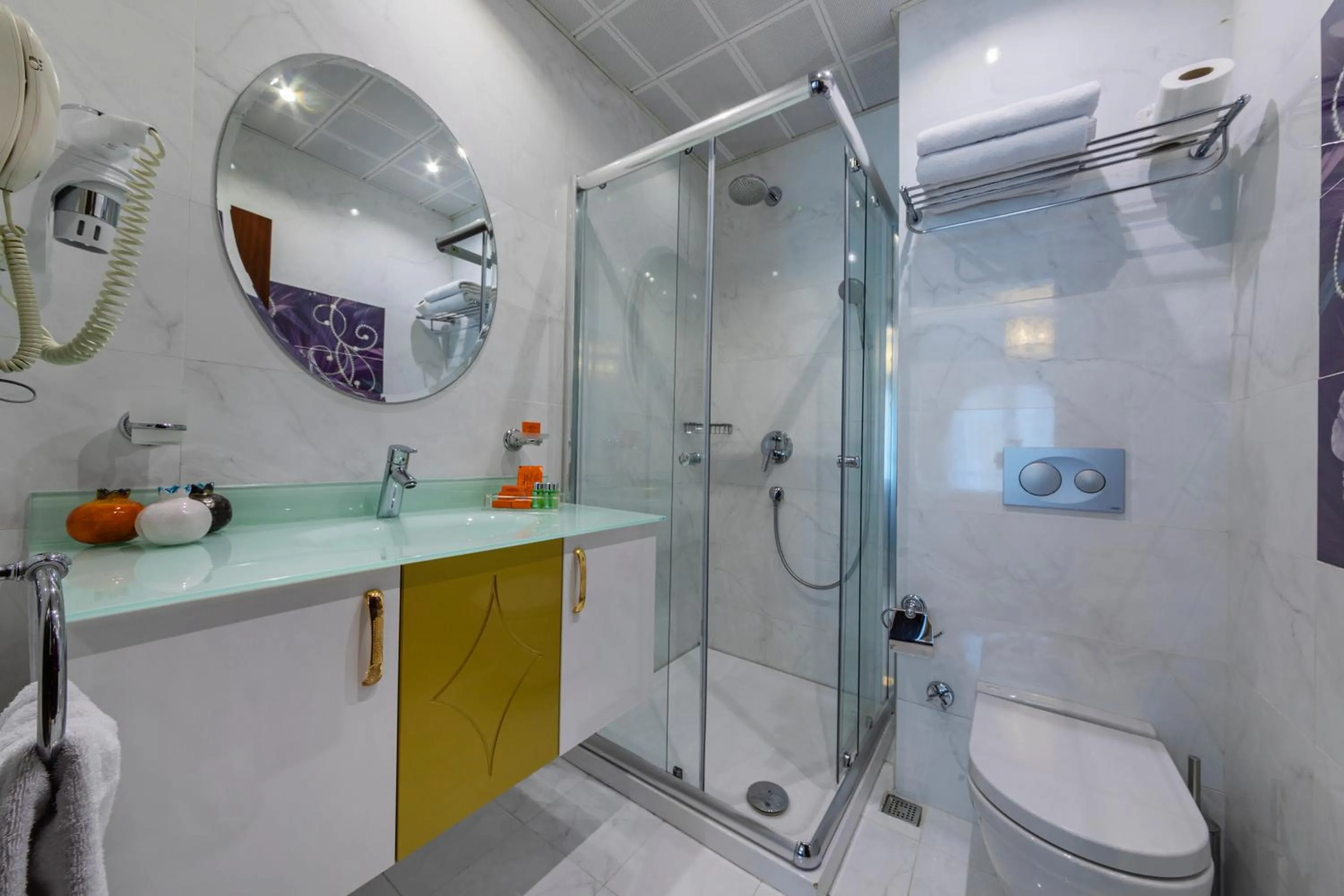 Shower in The Magnaura Palace Hotel