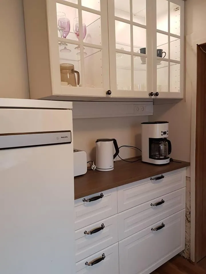 Communal kitchen in Ravencliff Lodge