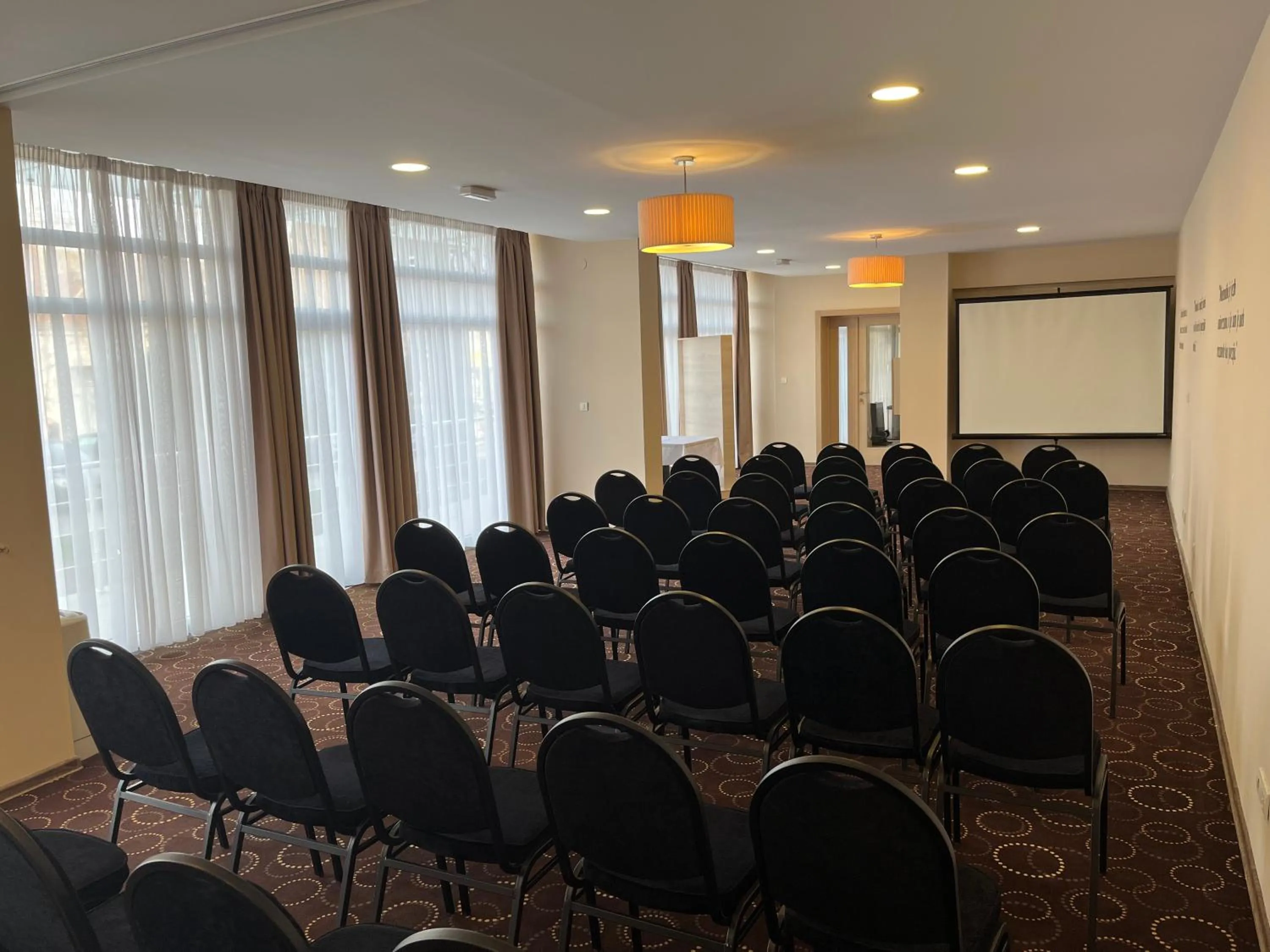 Business facilities in Hotel Monogram Park