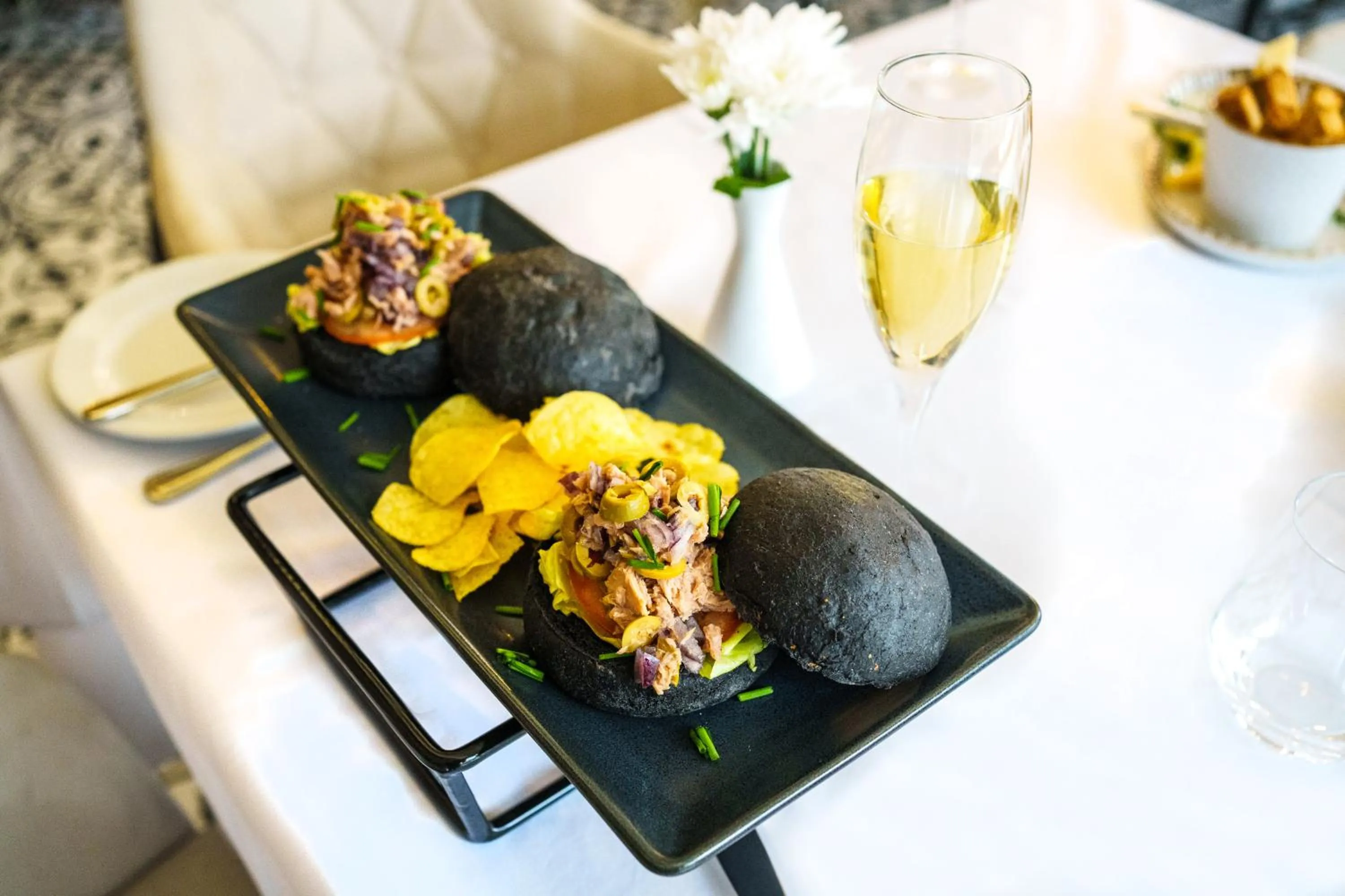 Restaurant/places to eat in Hotel Monogram Park