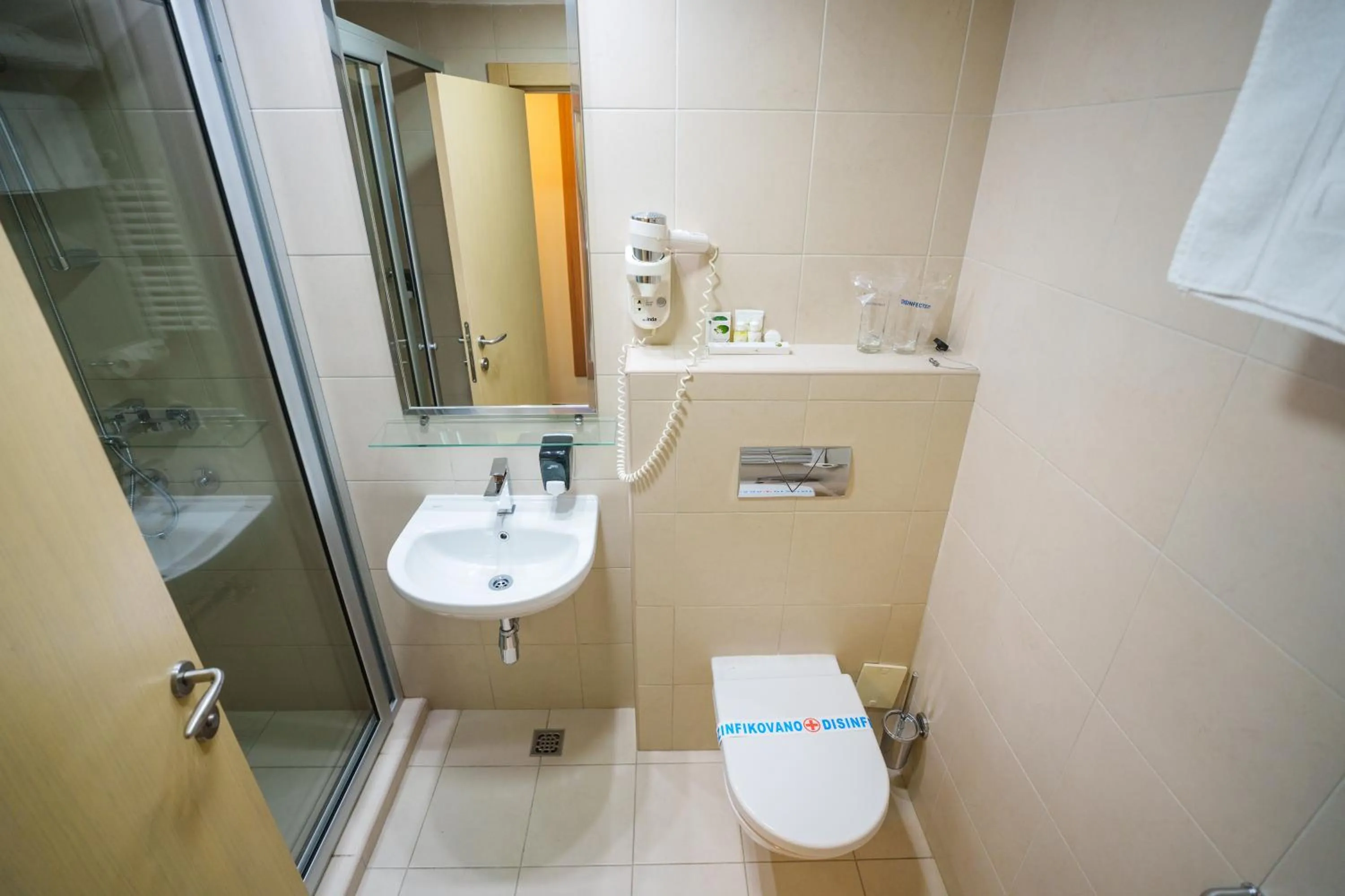 Toilet in Hotel Monogram Park