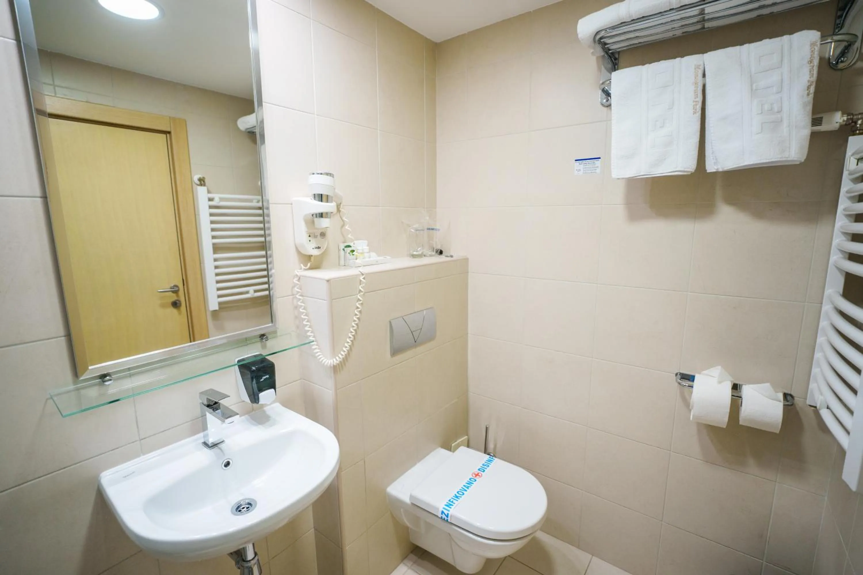 Toilet in Hotel Monogram Park