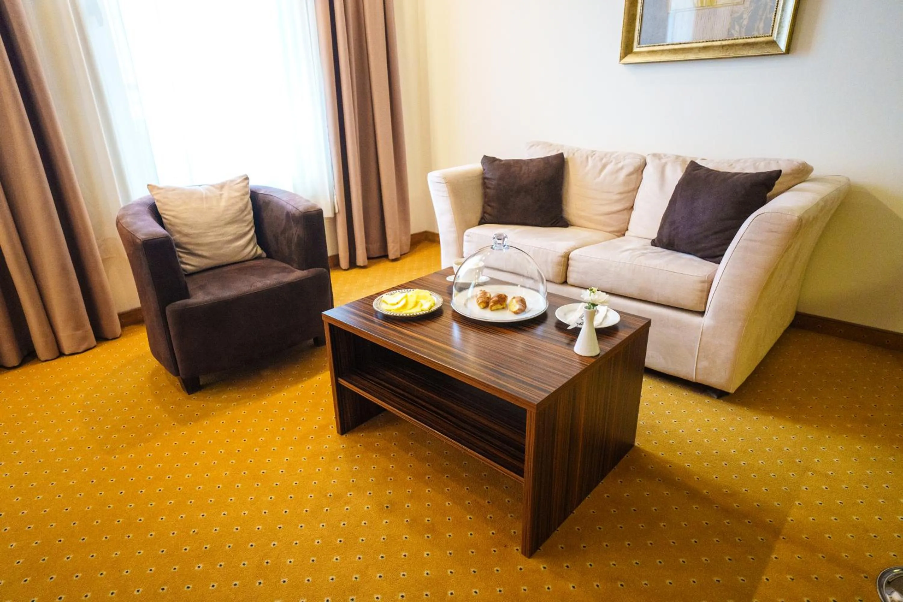 Text overlay in Hotel Monogram Park