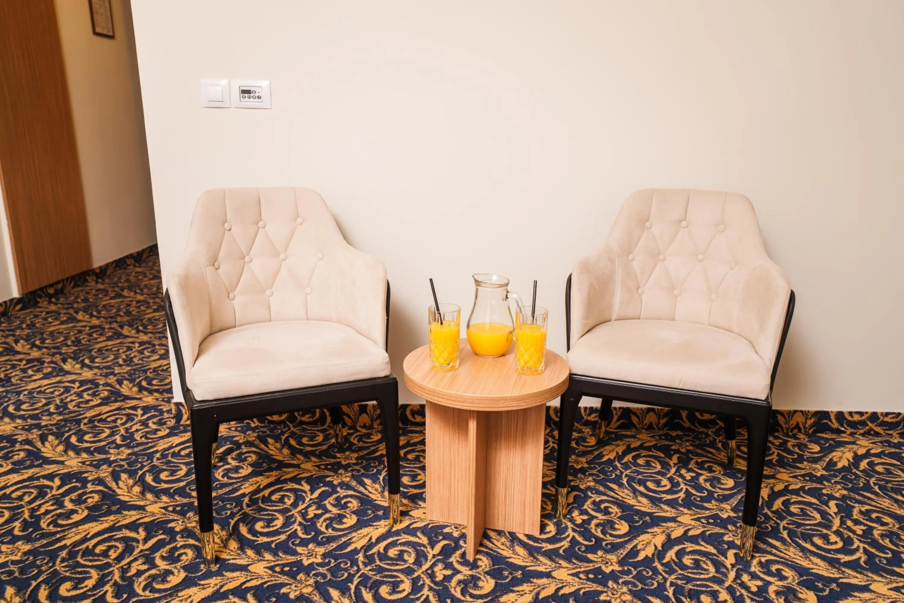 Seating area in Hotel Monogram Park