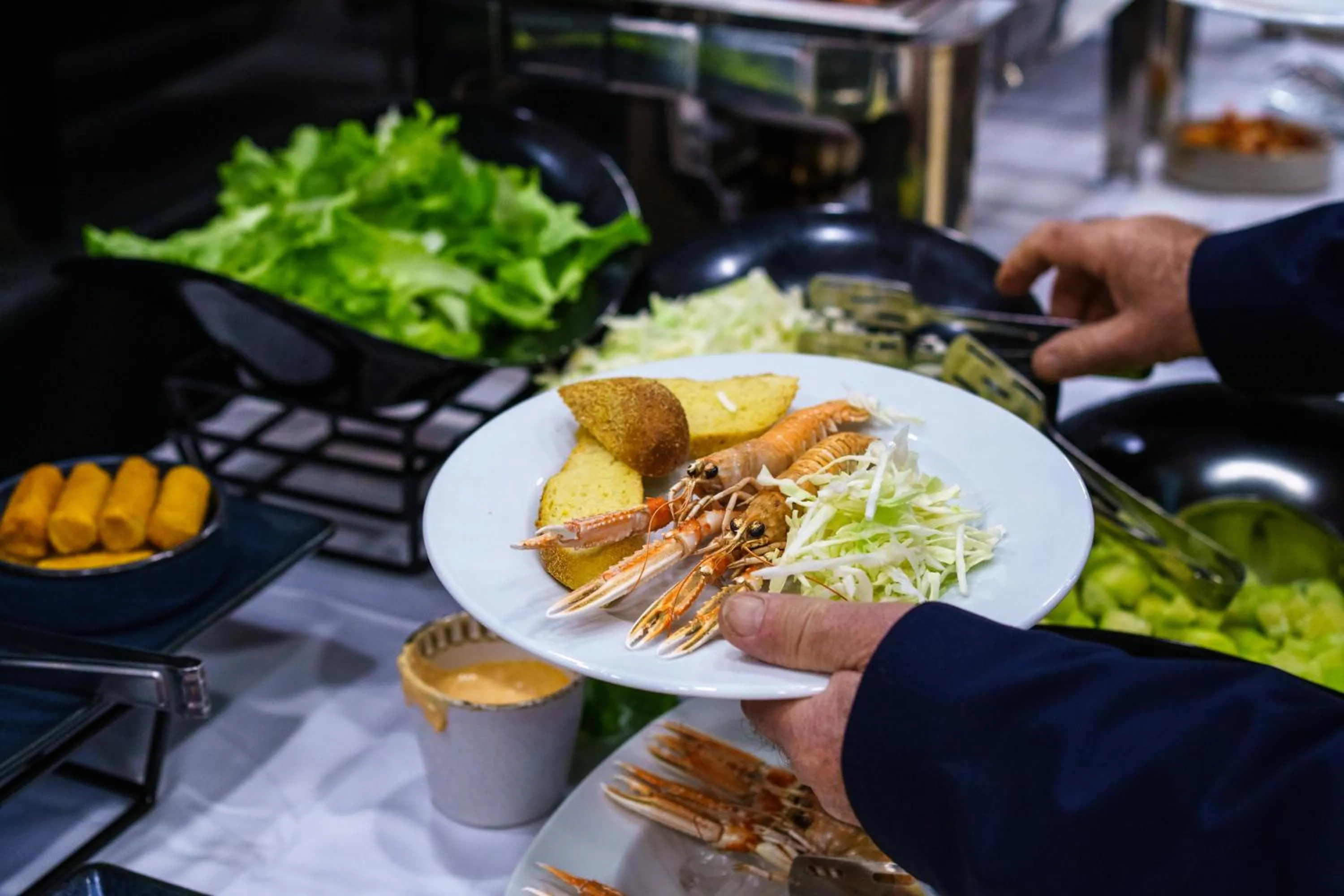 Restaurant/places to eat in Hotel Monogram Park