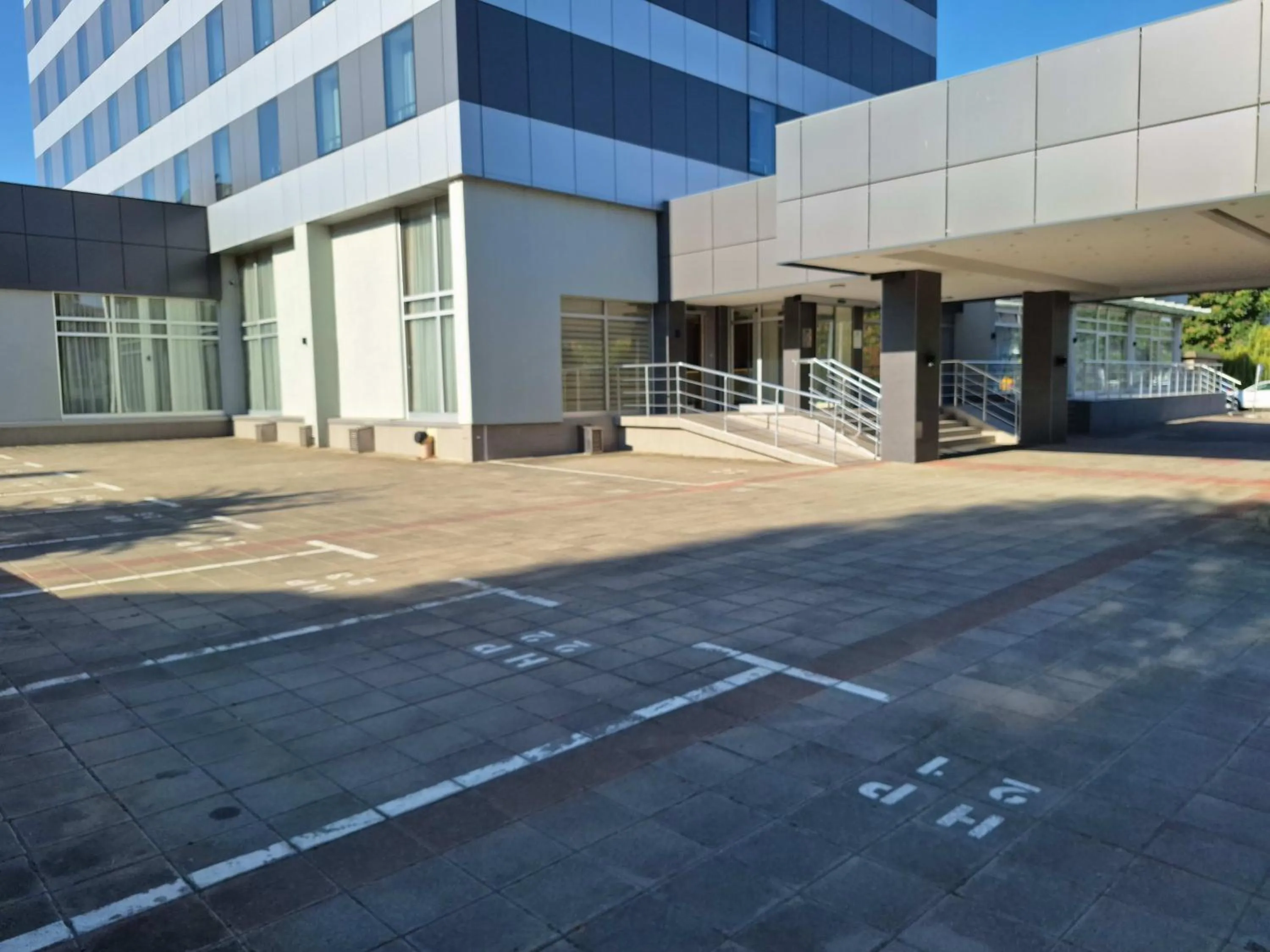 Parking in Hotel Monogram Park