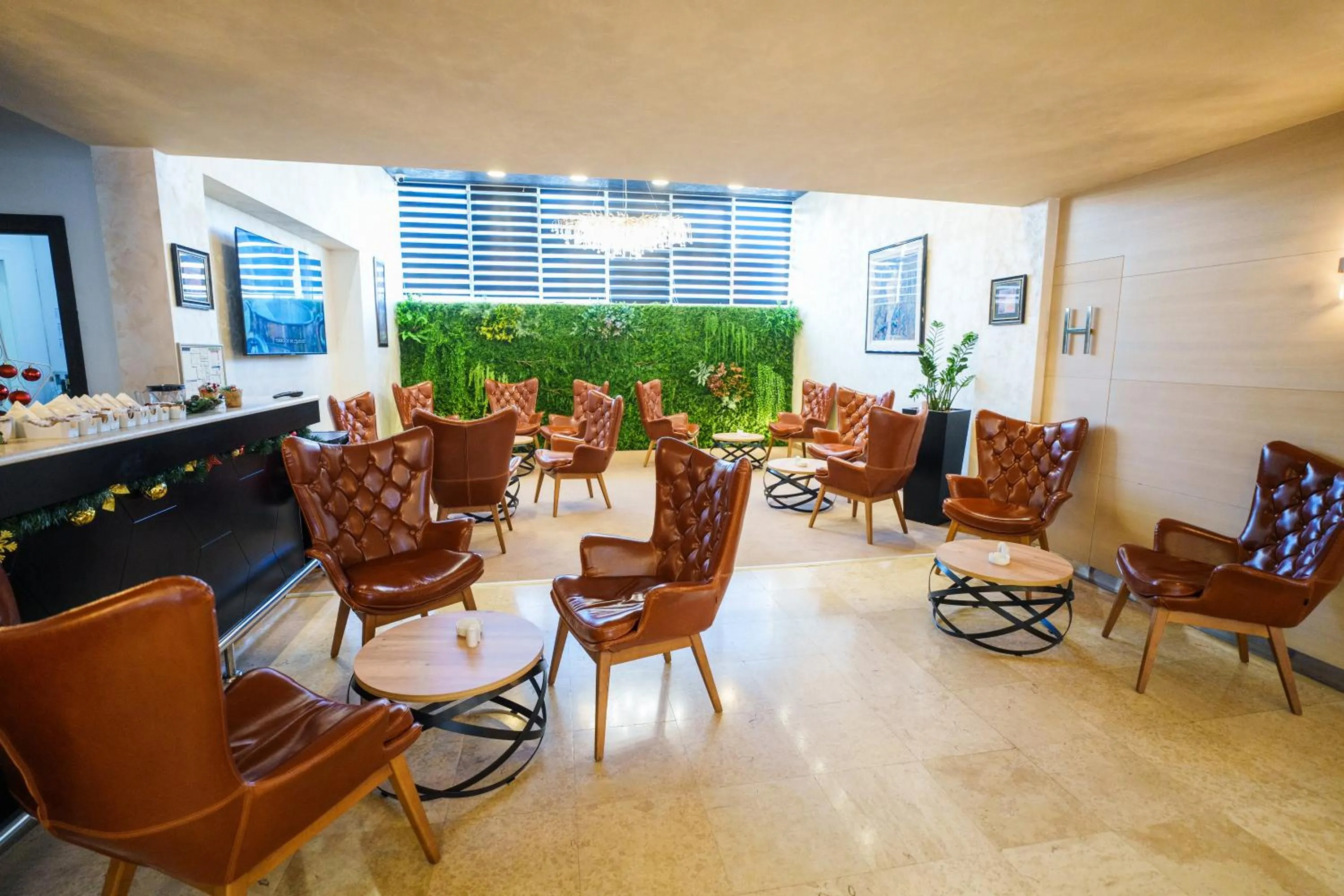 Restaurant/places to eat in Hotel Monogram Park