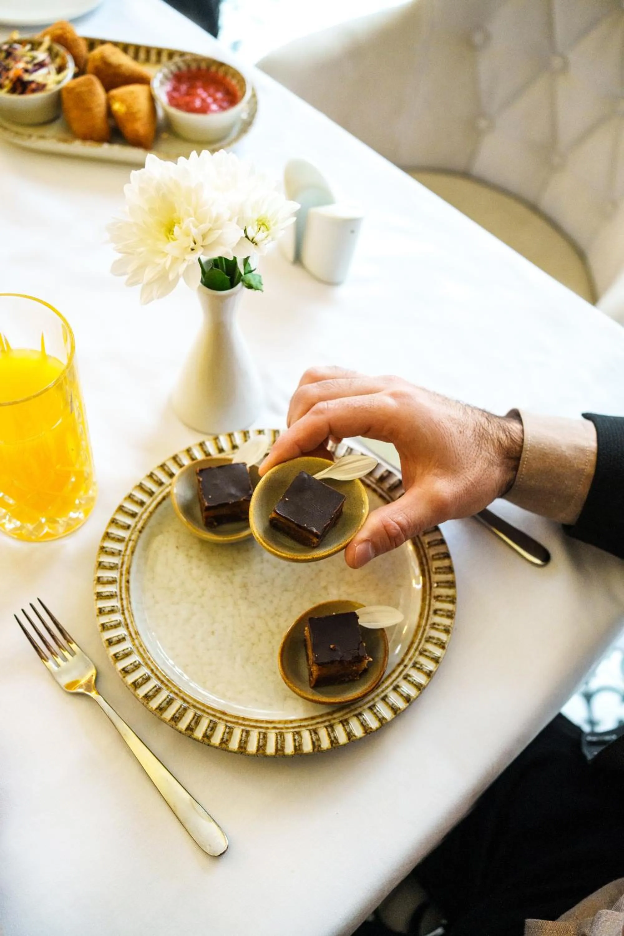 Restaurant/places to eat in Hotel Monogram Park