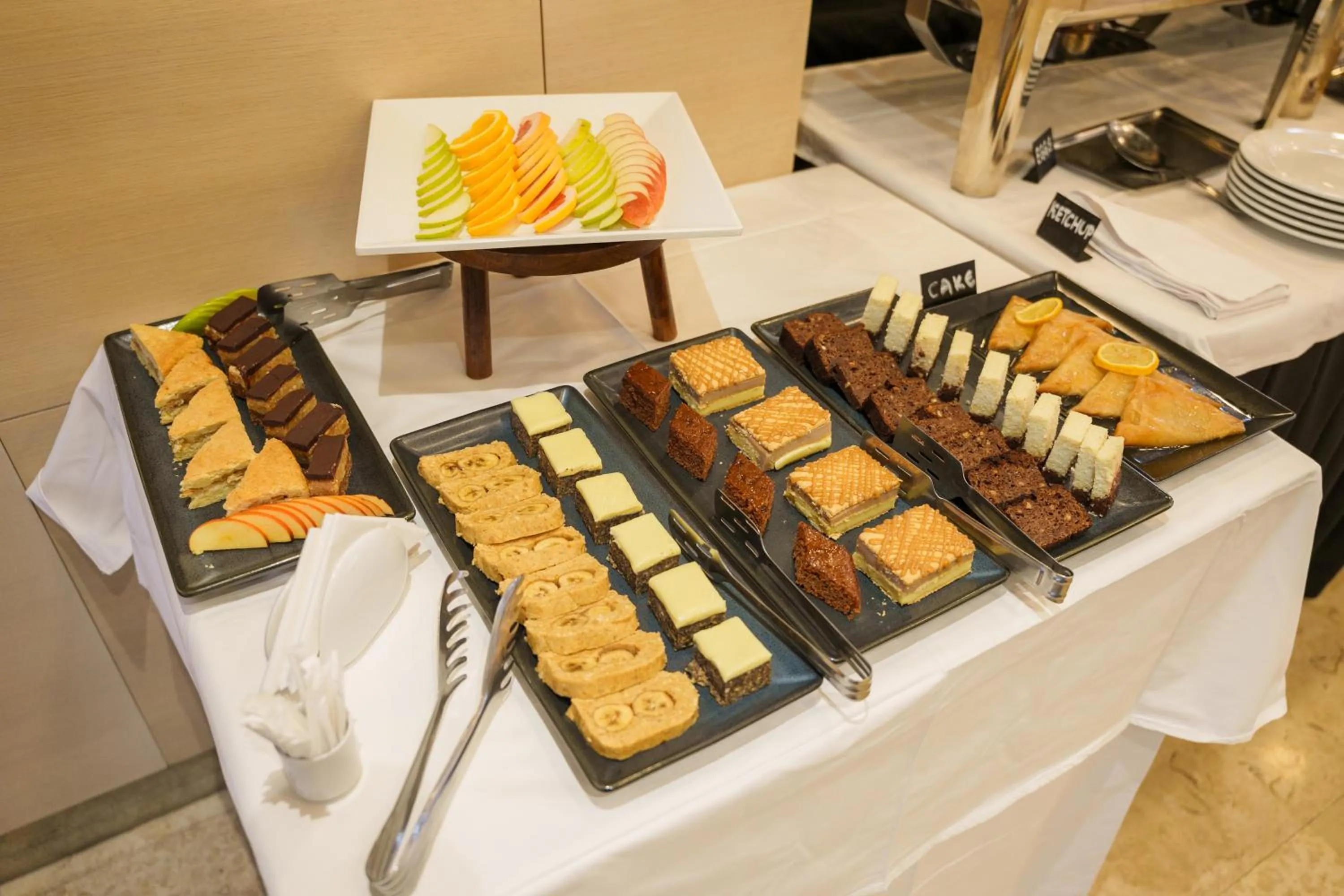 Breakfast in Hotel Monogram Park