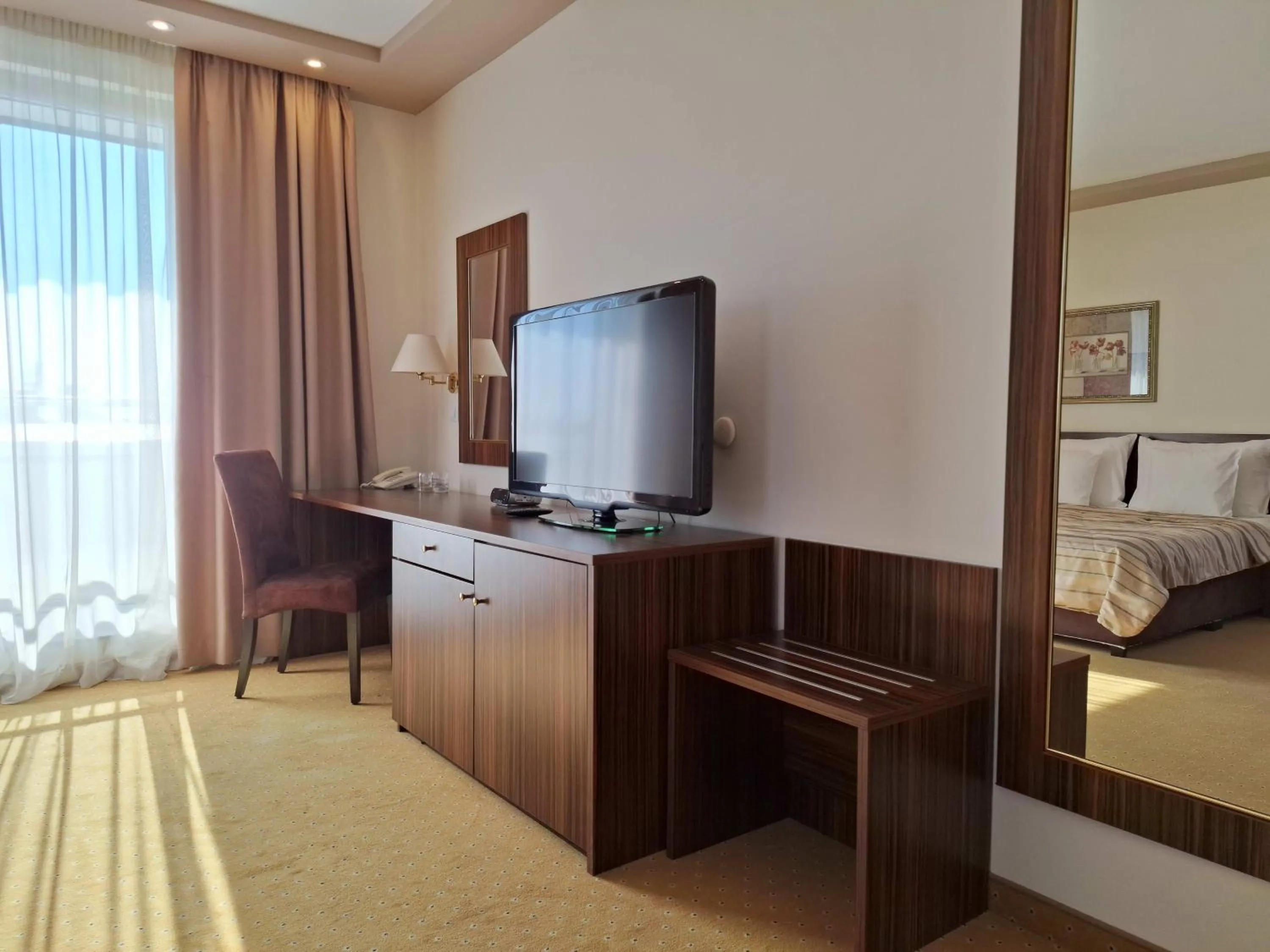 TV and multimedia, Bed in Hotel Monogram Park