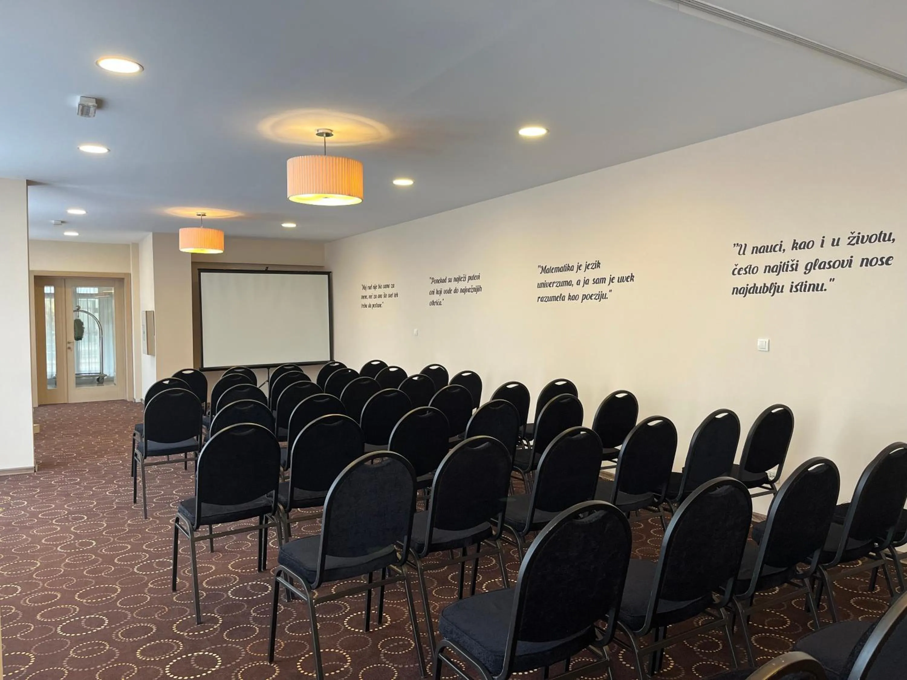 Business facilities in Hotel Monogram Park