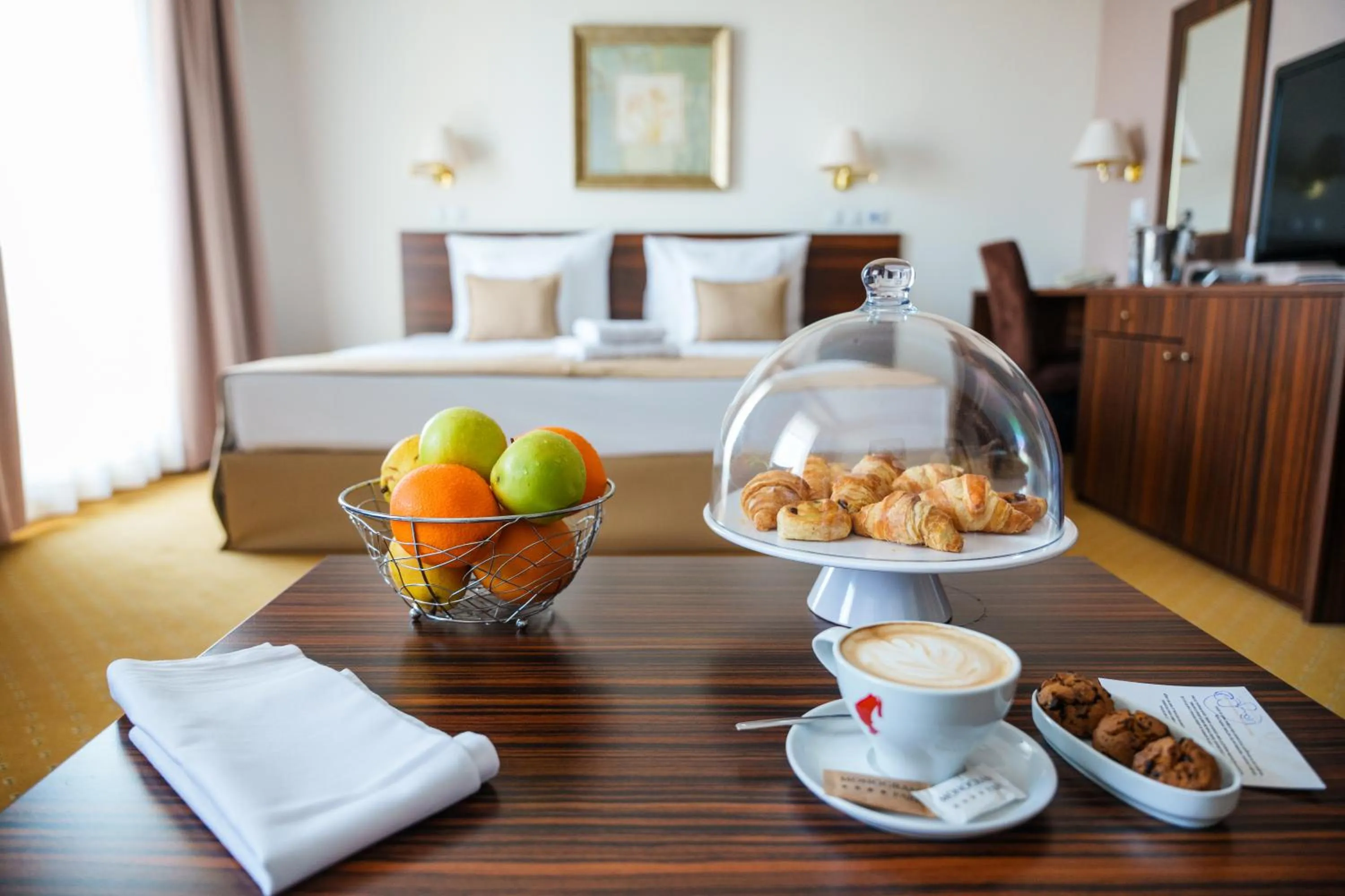 Meals in Hotel Monogram Park