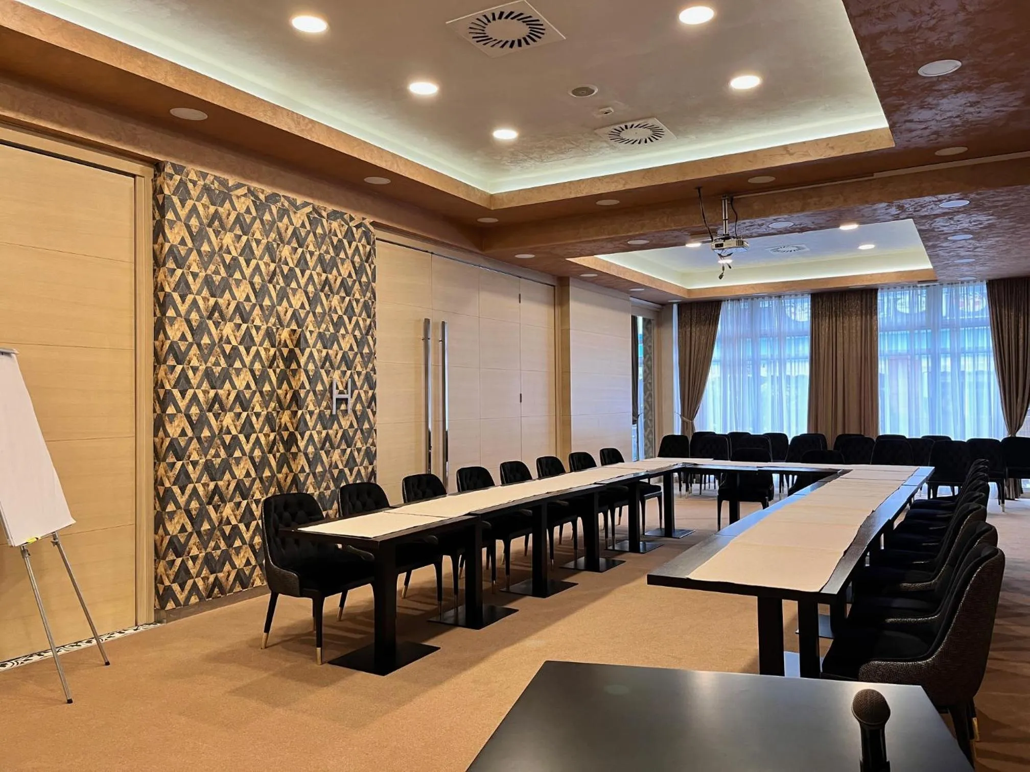 Business facilities in Hotel Monogram Park