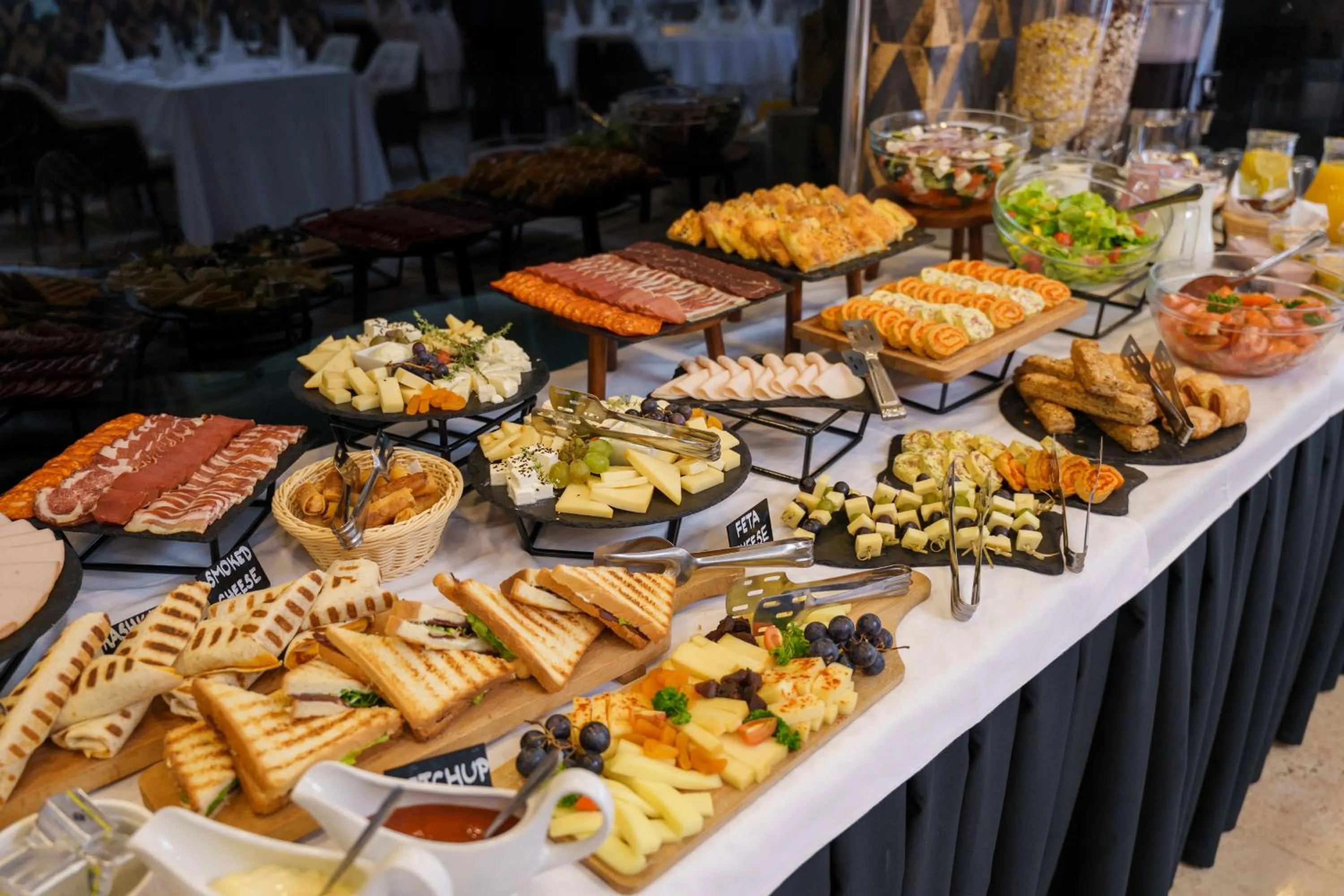 Restaurant/places to eat in Hotel Monogram Park